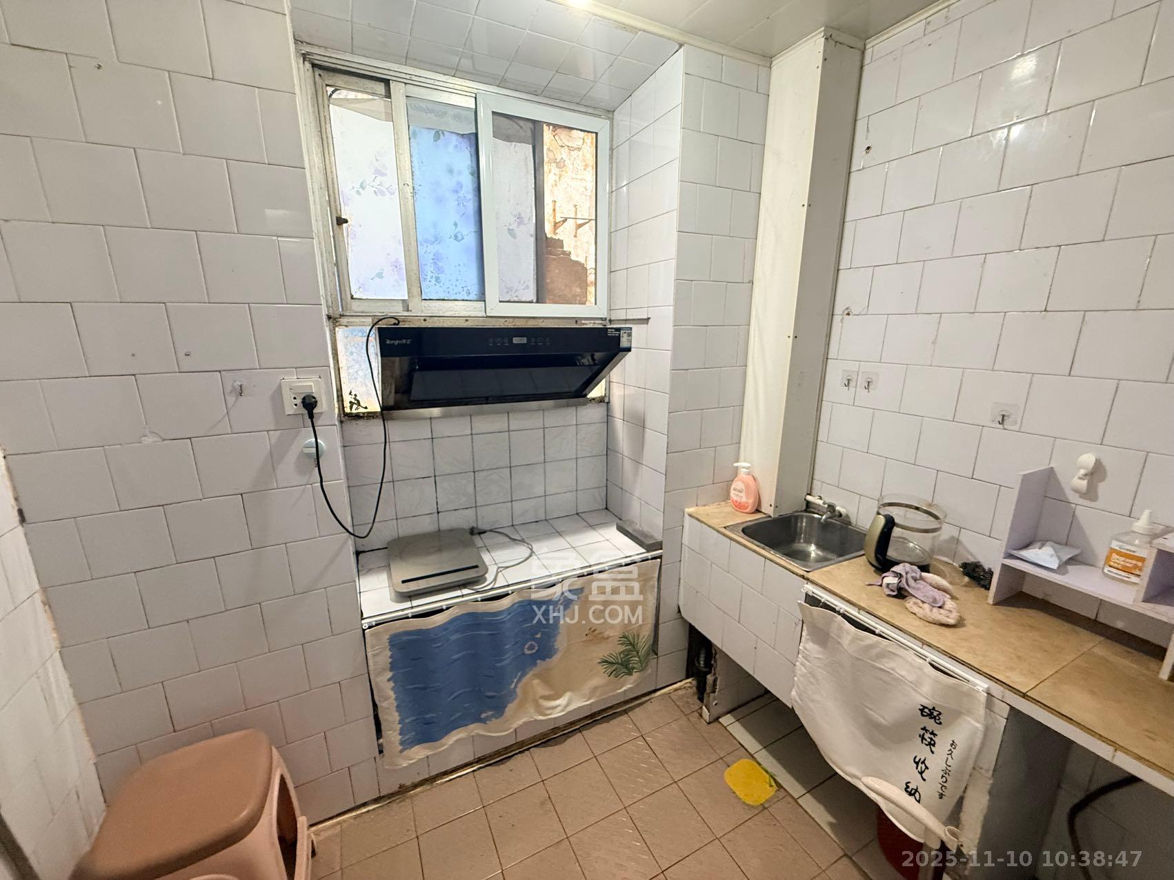 佘家塘、富雅里散盘  1室1厅1卫    1400.0元/月室内图