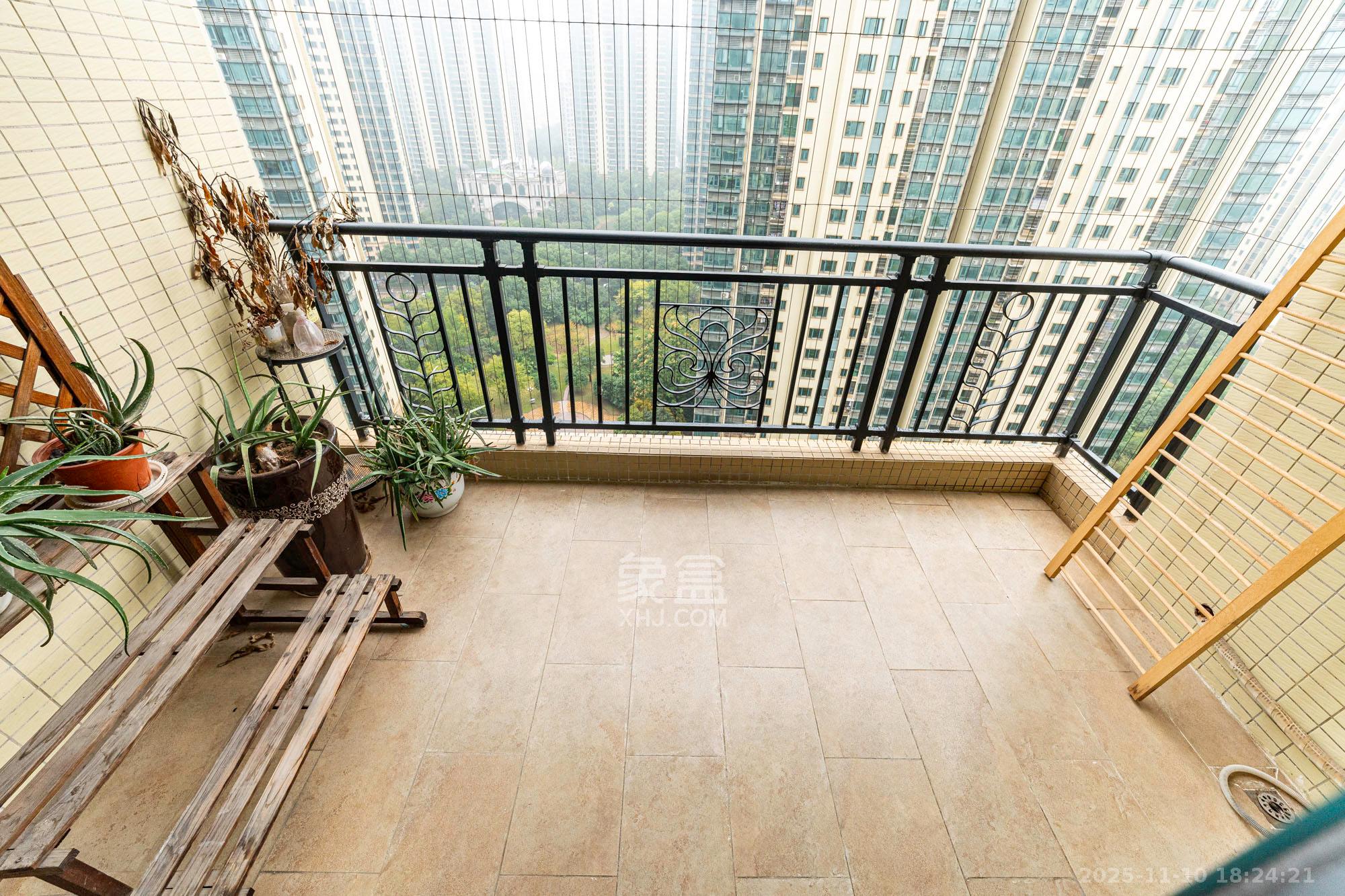 恒大雅苑 3室2厅2卫 110.0万 恒大雅苑 3室2厅2卫 110.0万阳台