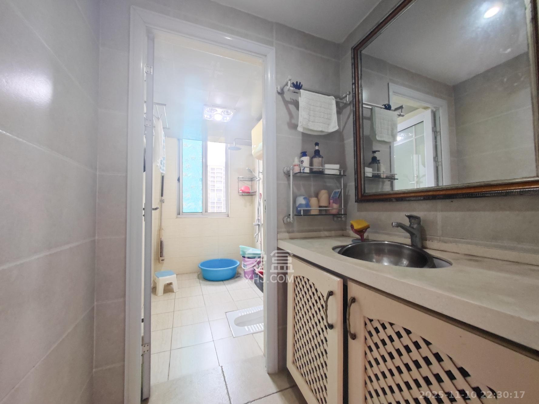 桃阳苑(省人大单位房) 3室2厅2卫 150.0万 桃阳苑(省人大单位房) 3室2厅2卫 150.0万卫生间