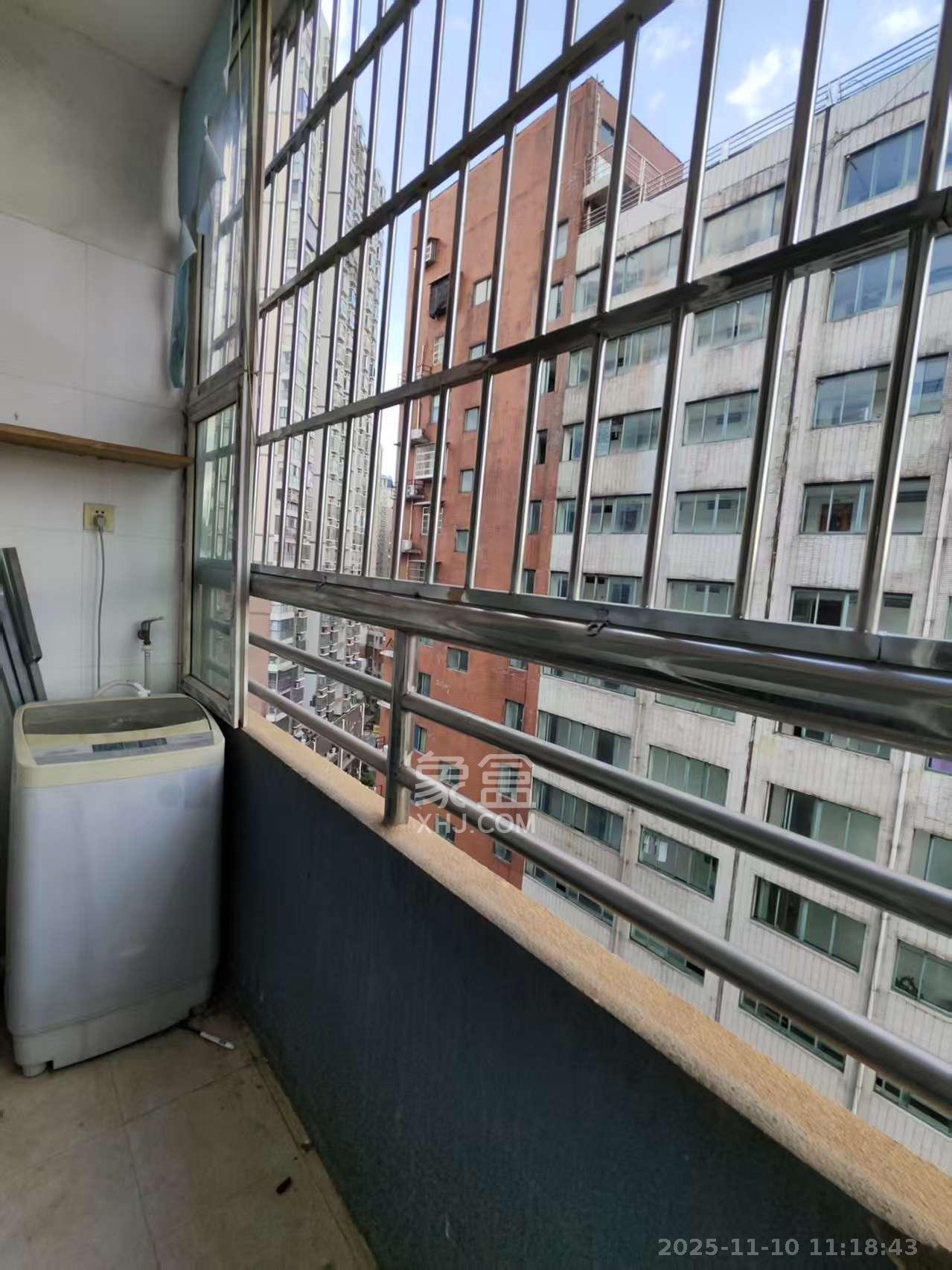 QQ生活馆  1室1厅1卫    1300.0元/月室内图