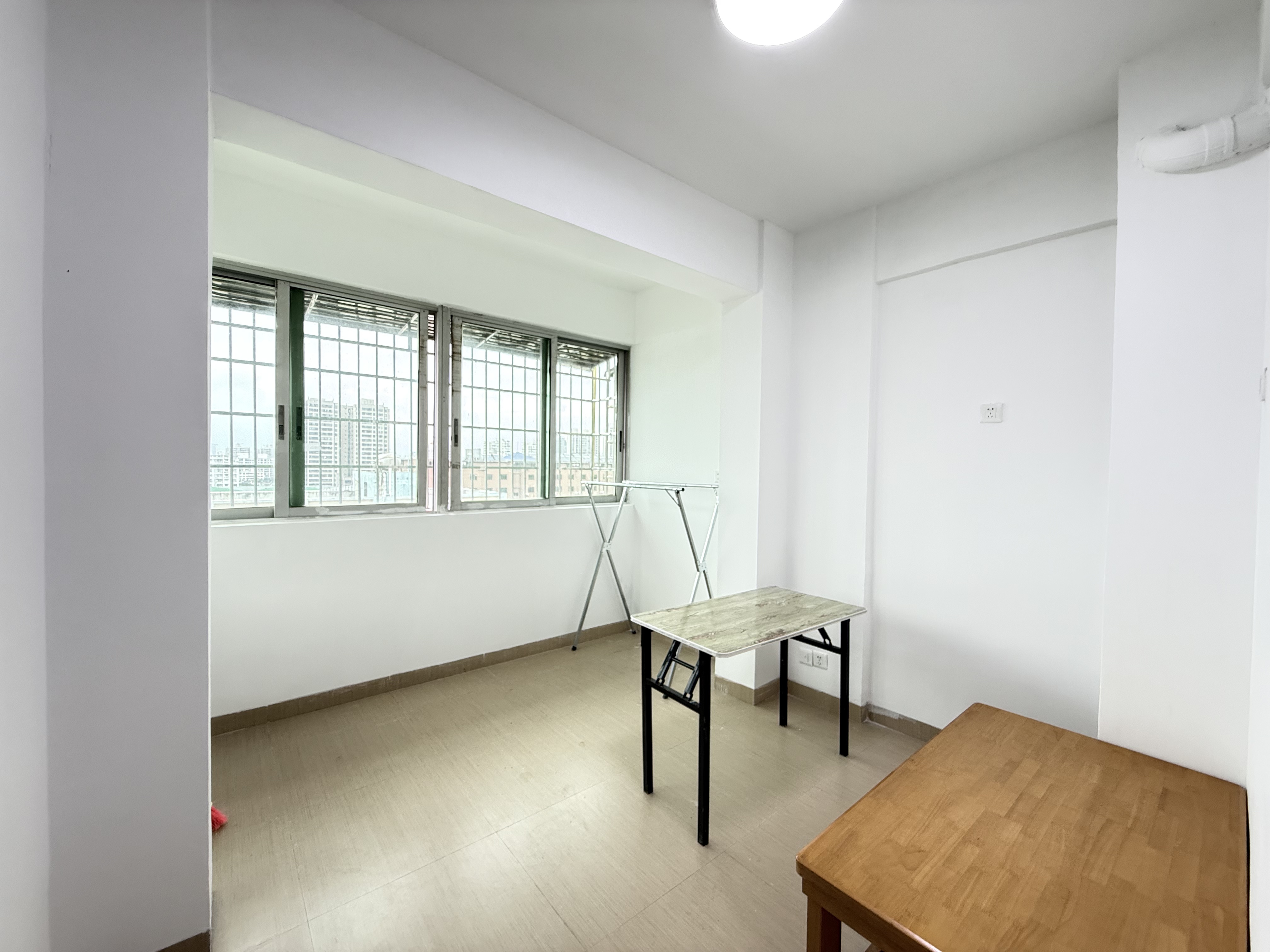 华强小区  3室2厅1卫    2100.0元/月室内图