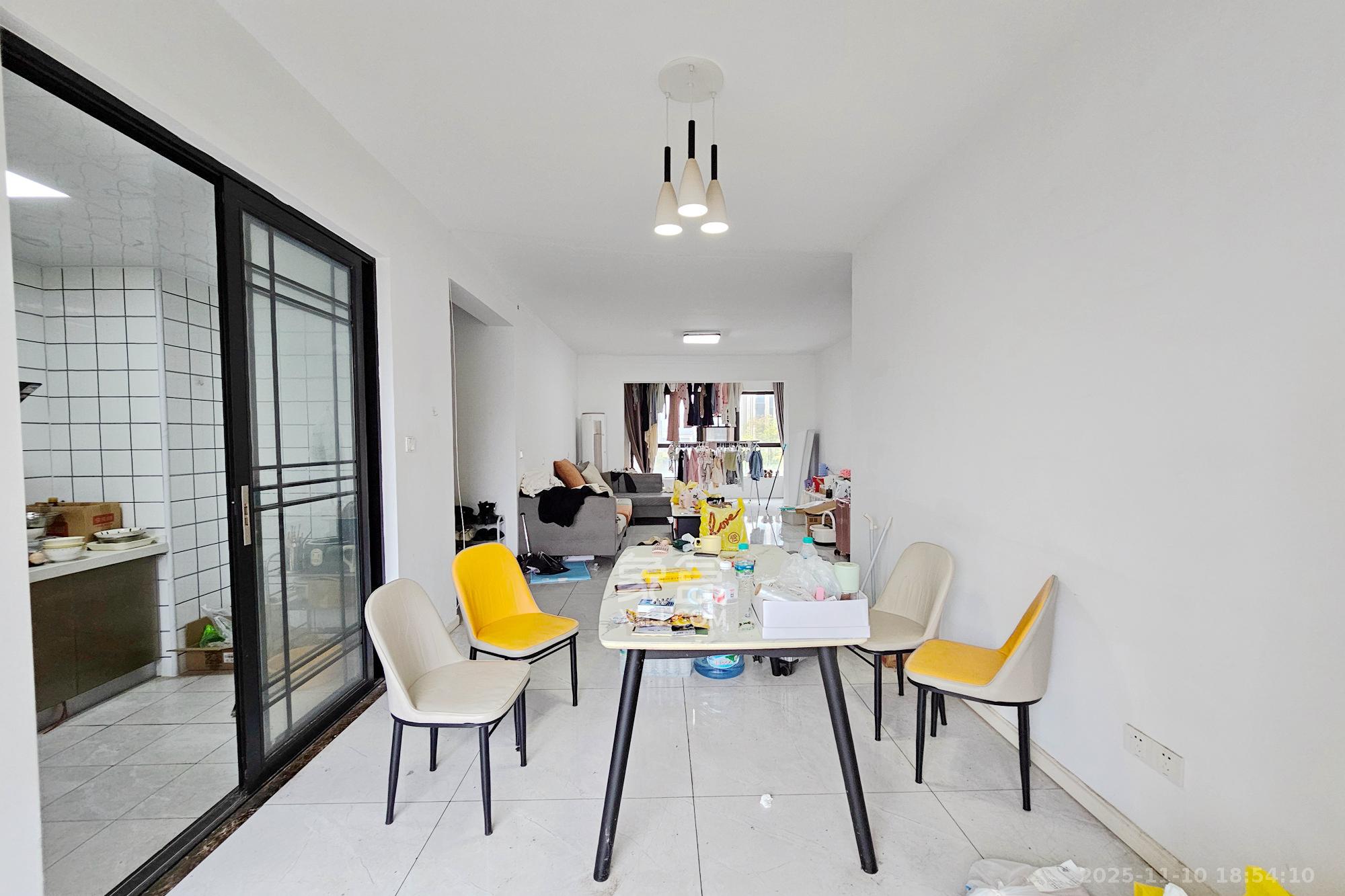 明昇壹城(明昇时代广场)二期 1室0厅0卫 190.0万 明昇壹城(明昇时代广场)二期 1室0厅0卫 190.0万客厅