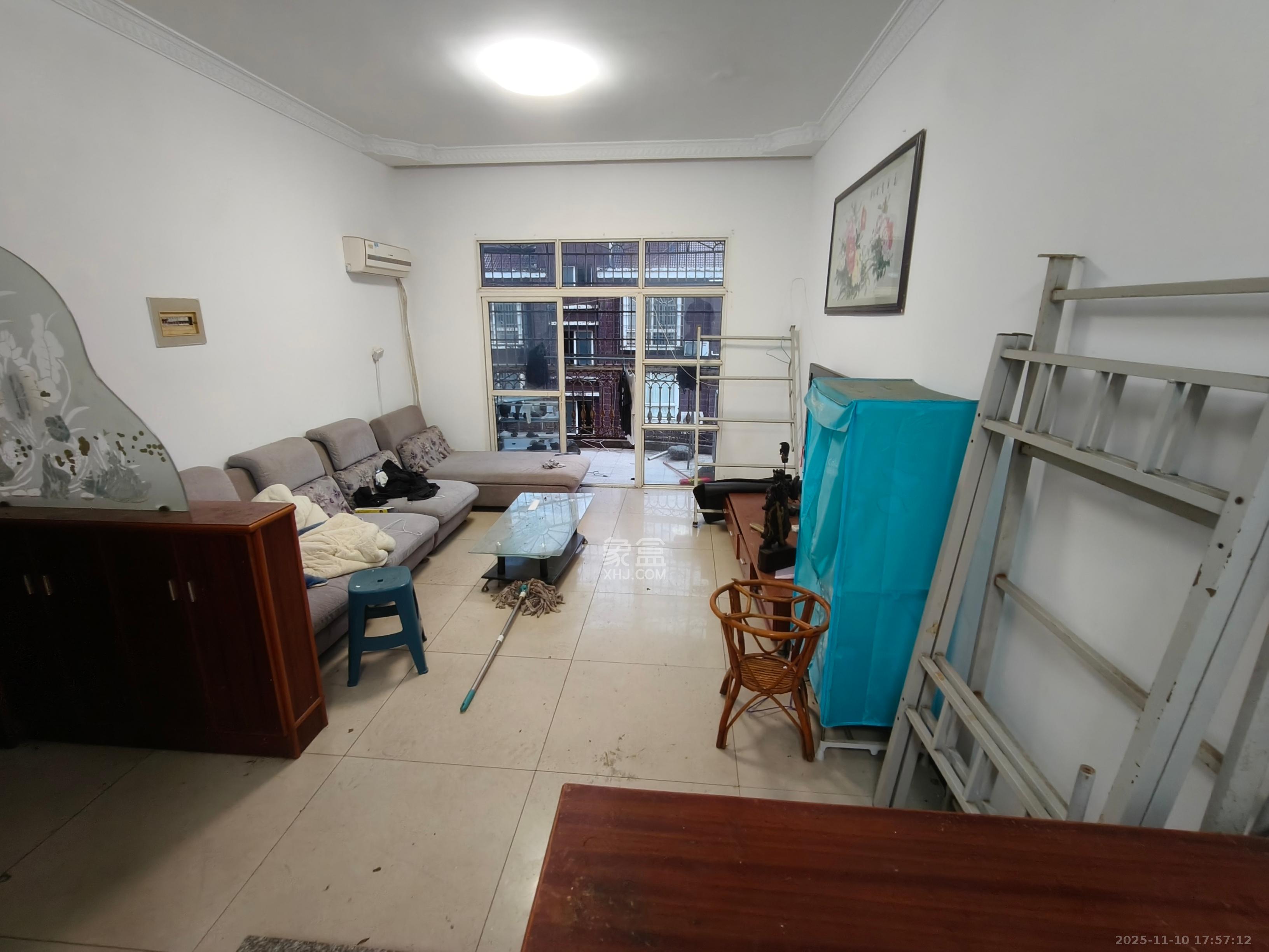 银力家园  3室2厅2卫    2300.0元/月室内图1