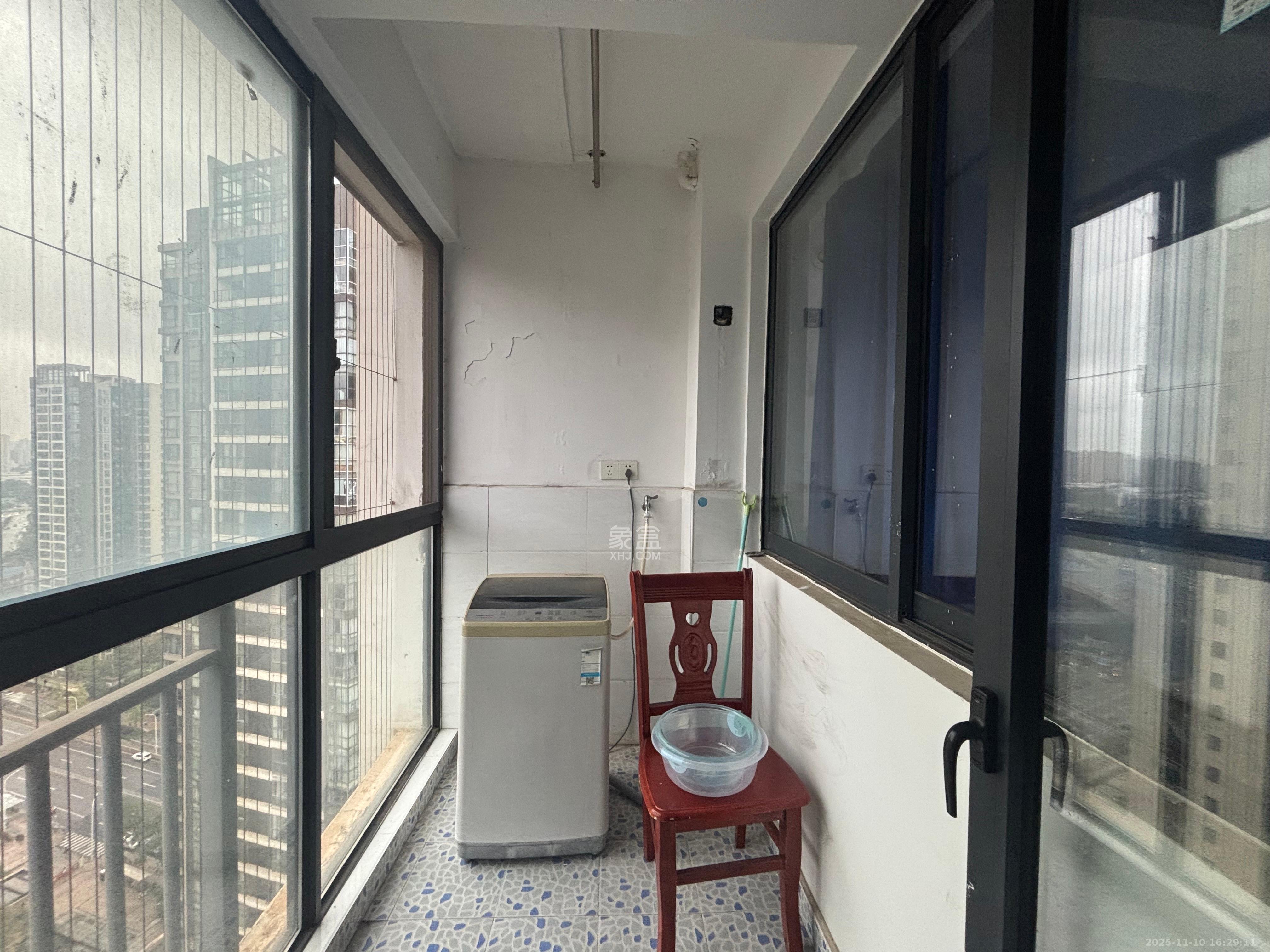 融科东南海  2室2厅1卫    1800.0元/月室内图