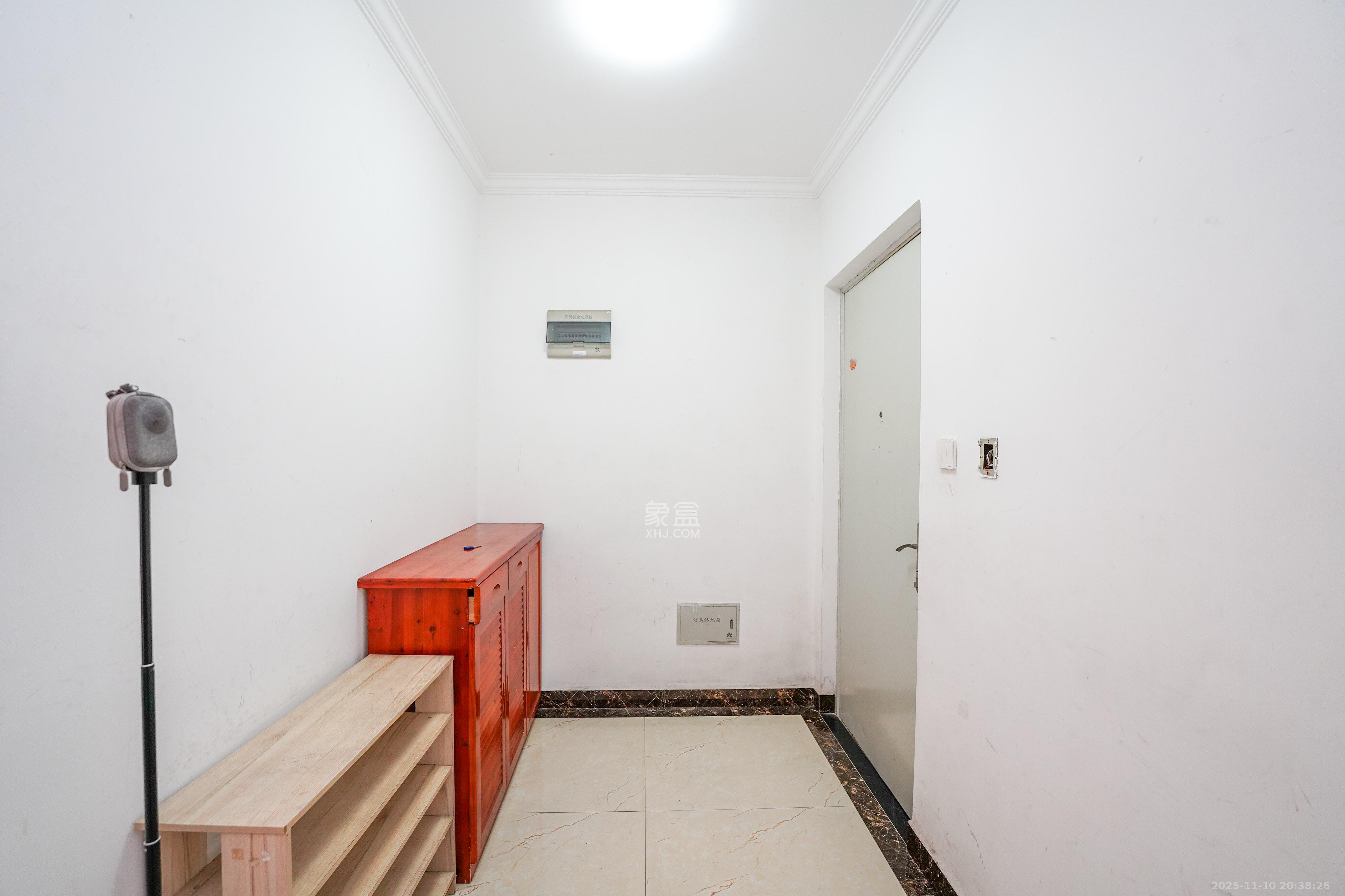 怡海星城 3室2厅1卫 49.0万 怡海星城 3室2厅1卫 49.0万客厅