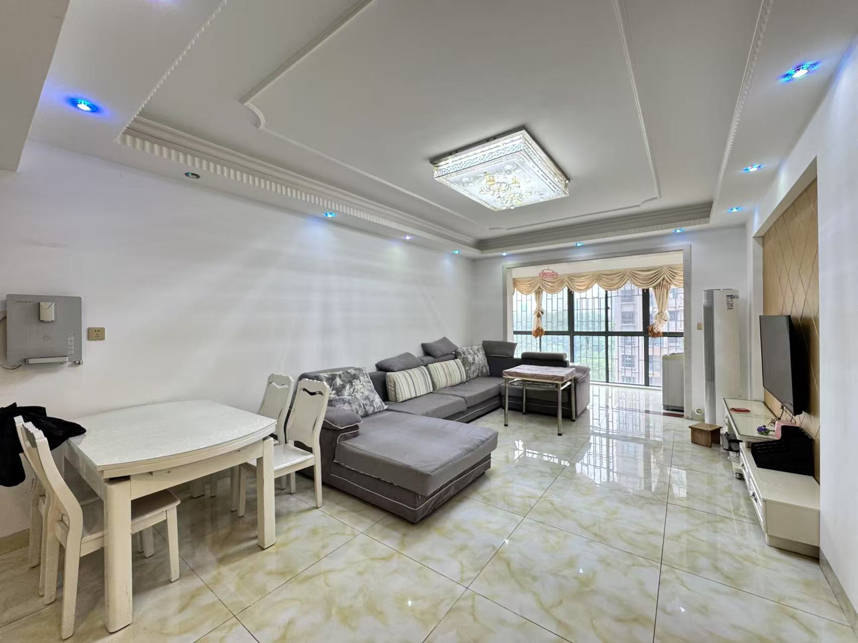 冠都现代城(冠都幸福彼岸) 4室2厅2卫 2600.0元/月 冠都现代城(冠都幸福彼岸) 4室2厅2卫 2600.0元/月室内图