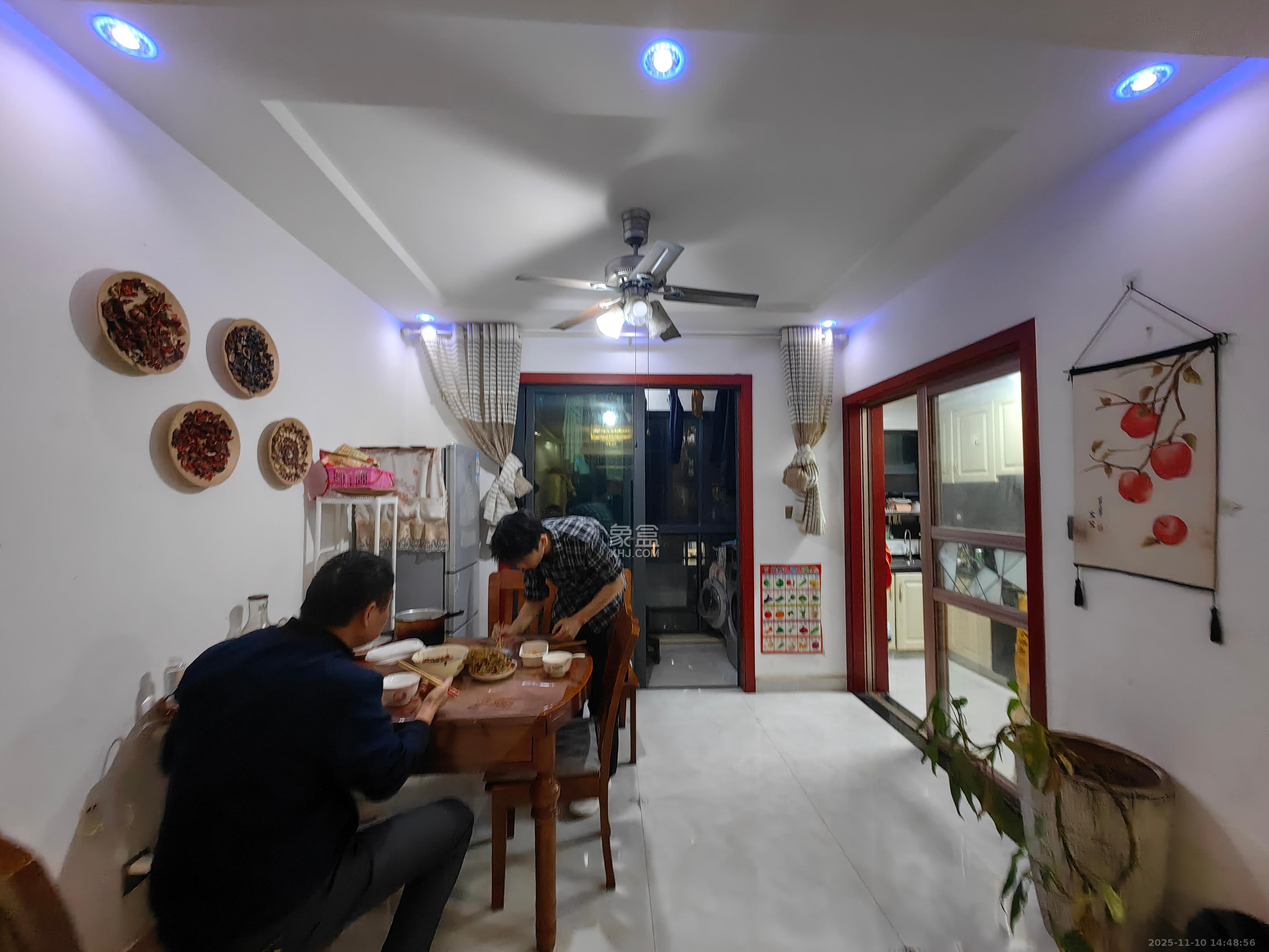 海伦春天  3室2厅2卫    2400.0元/月室内图