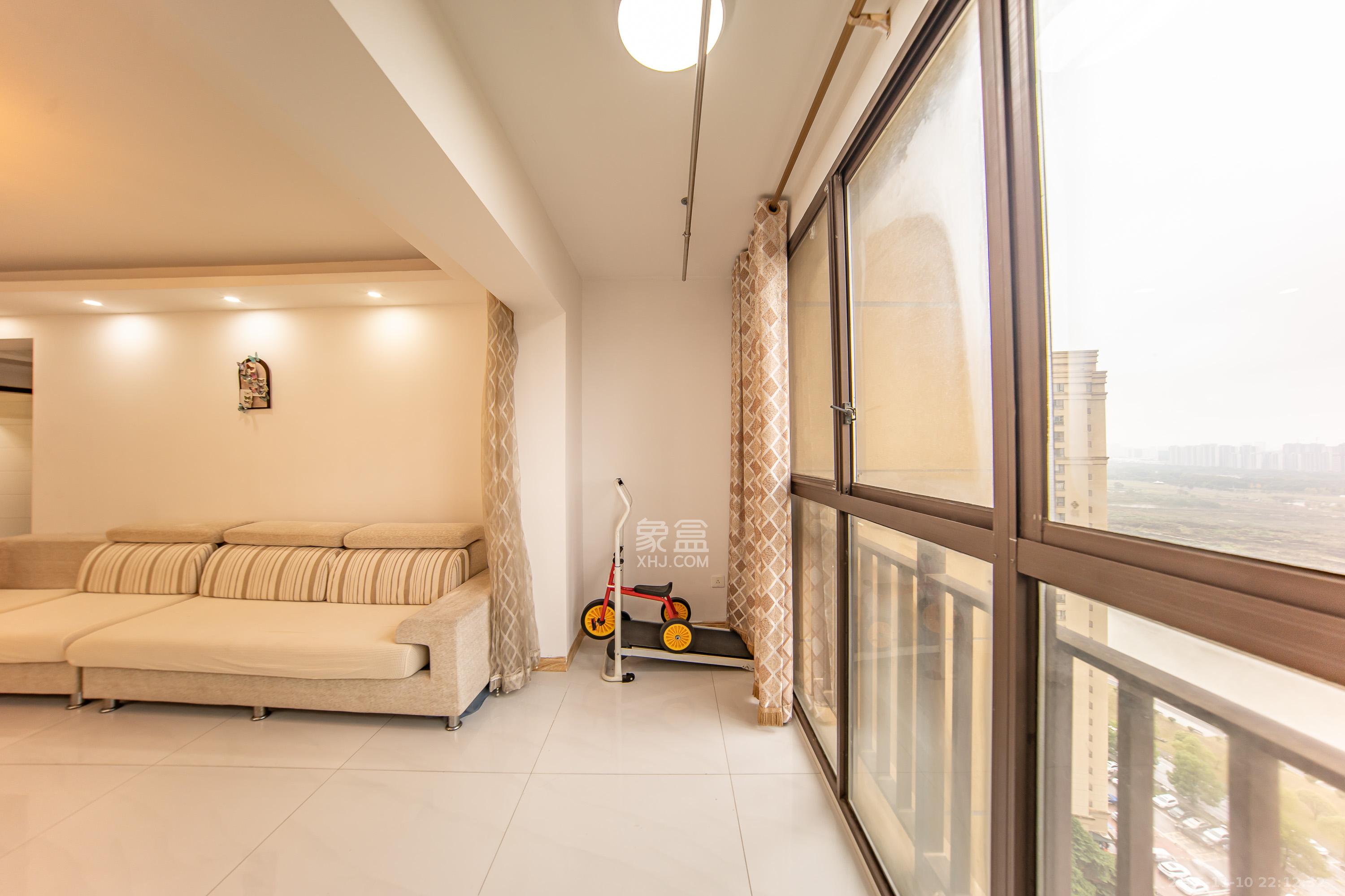 华润橡树湾 3室2厅1卫 70.0万 华润橡树湾 3室2厅1卫 70.0万阳台