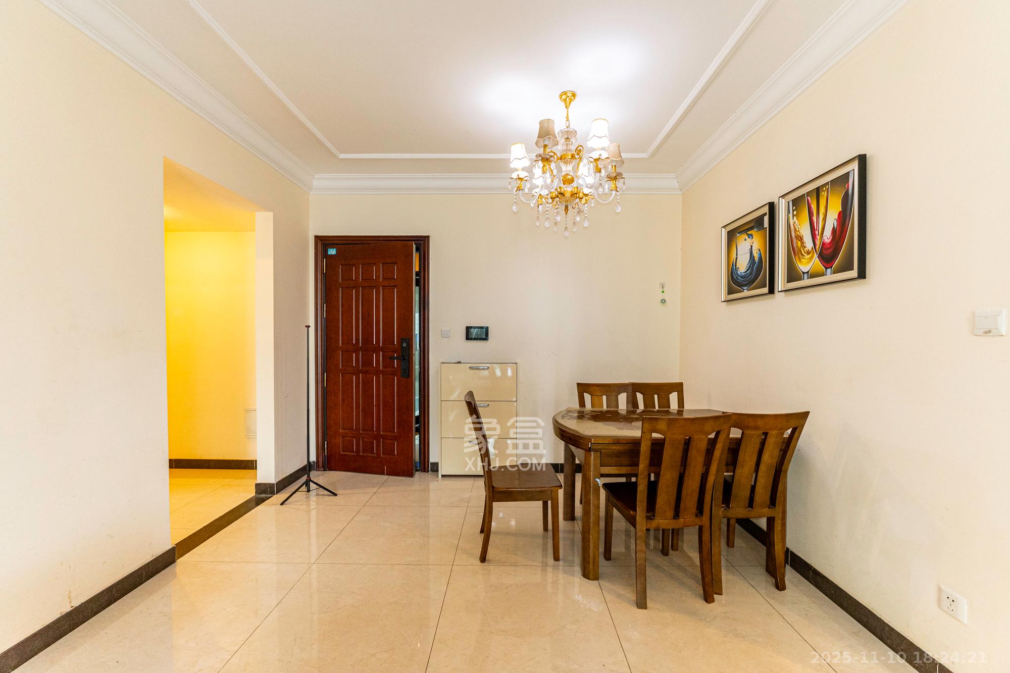 恒大雅苑 3室2厅2卫 110.0万 恒大雅苑 3室2厅2卫 110.0万客厅