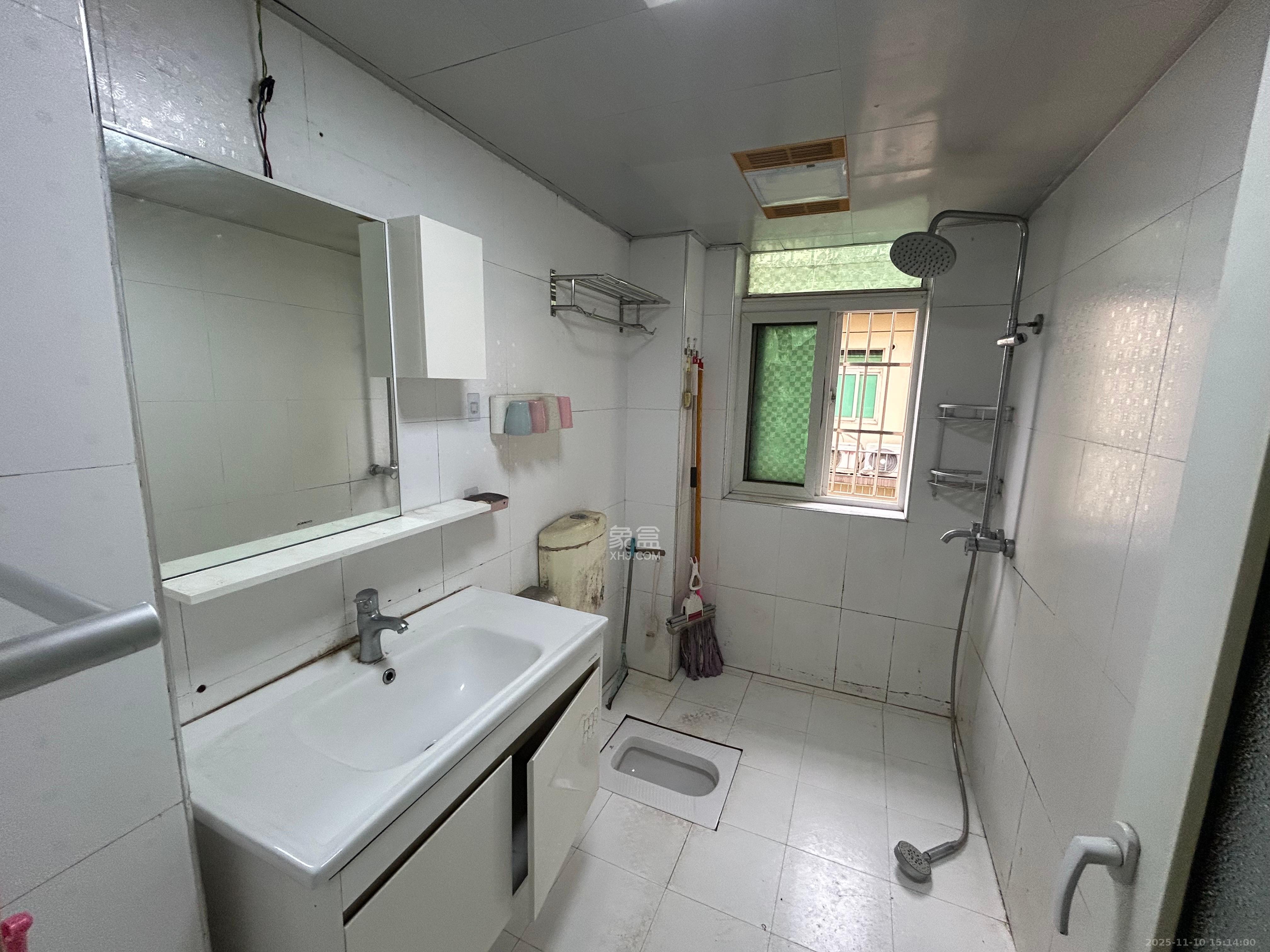 麓谷加州阳光 3室2厅1卫 2300.0元/月 麓谷加州阳光 3室2厅1卫 2300.0元/月室内图