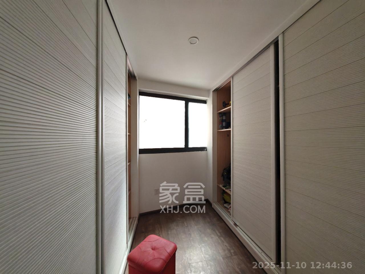 达美D6区 4室2厅2卫 3500.0元/月 达美D6区 4室2厅2卫 3500.0元/月室内图