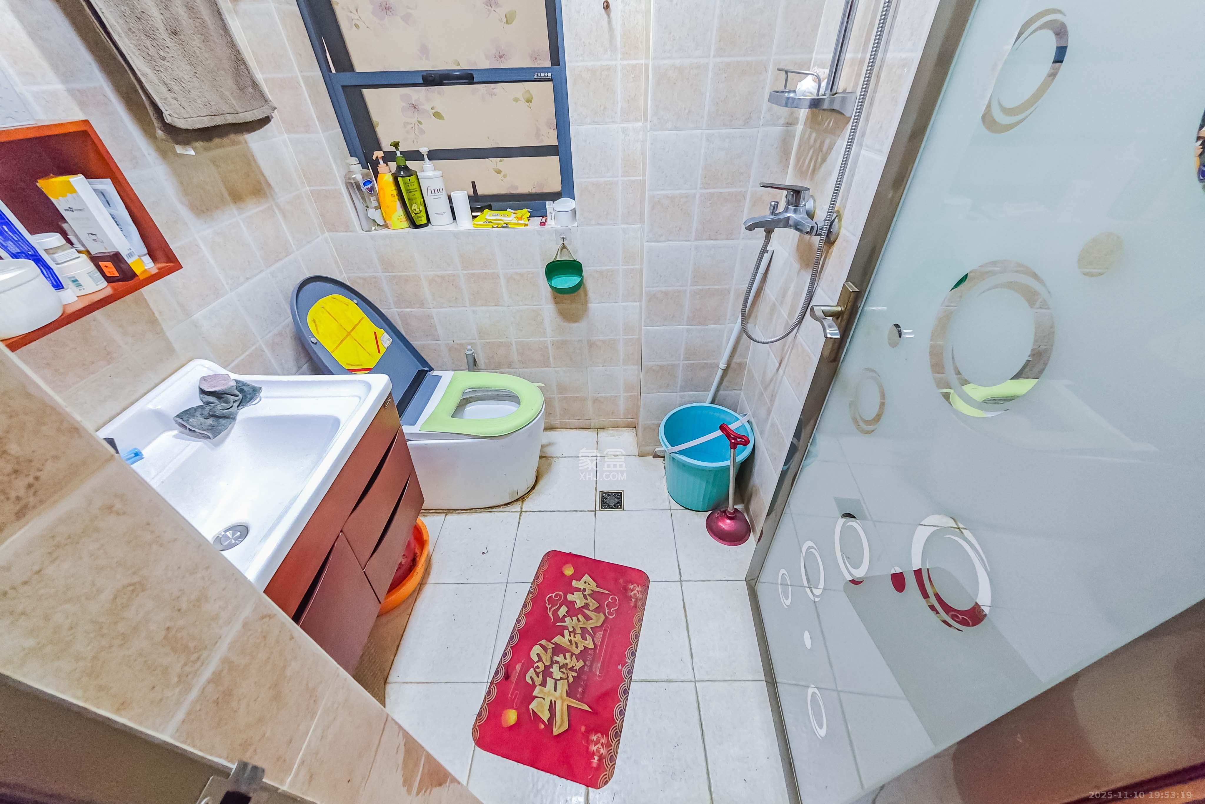 融科东南海 6室2厅2卫 288.0万 融科东南海 6室2厅2卫 288.0万卫生间