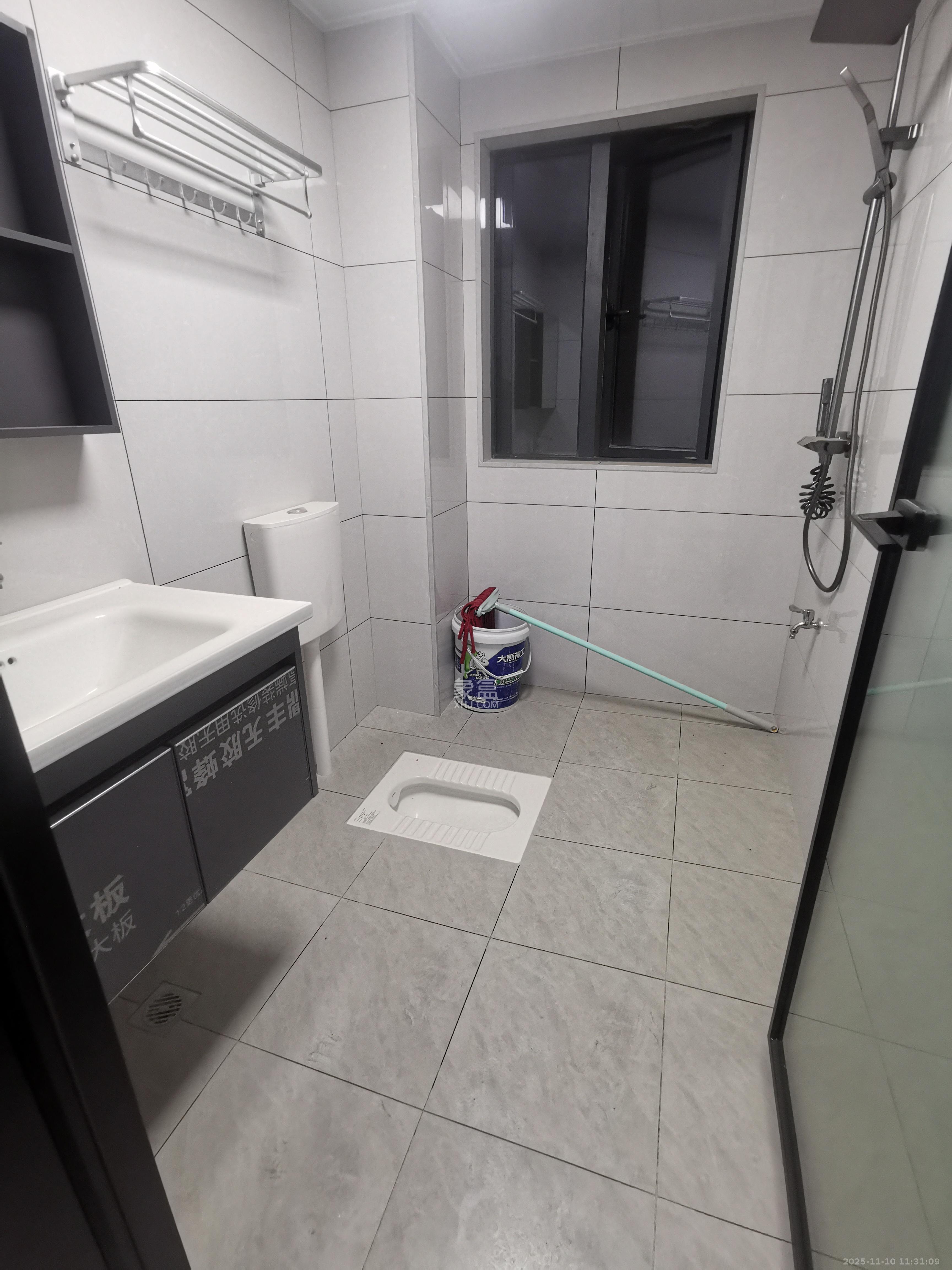 星发东宸花园  3室2厅2卫    1800.0元/月室内图