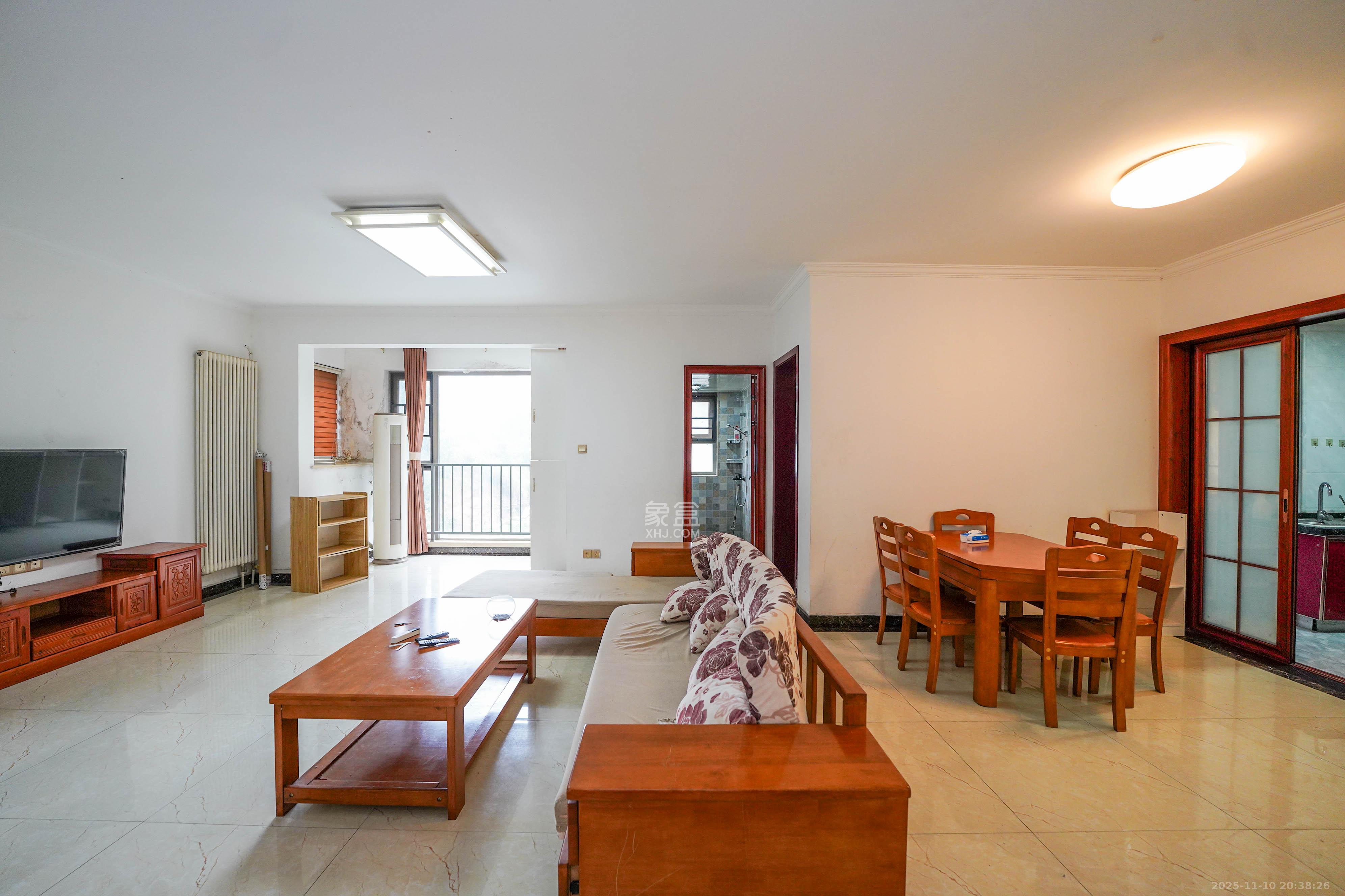 怡海星城  3室2厅1卫    49.0万客厅