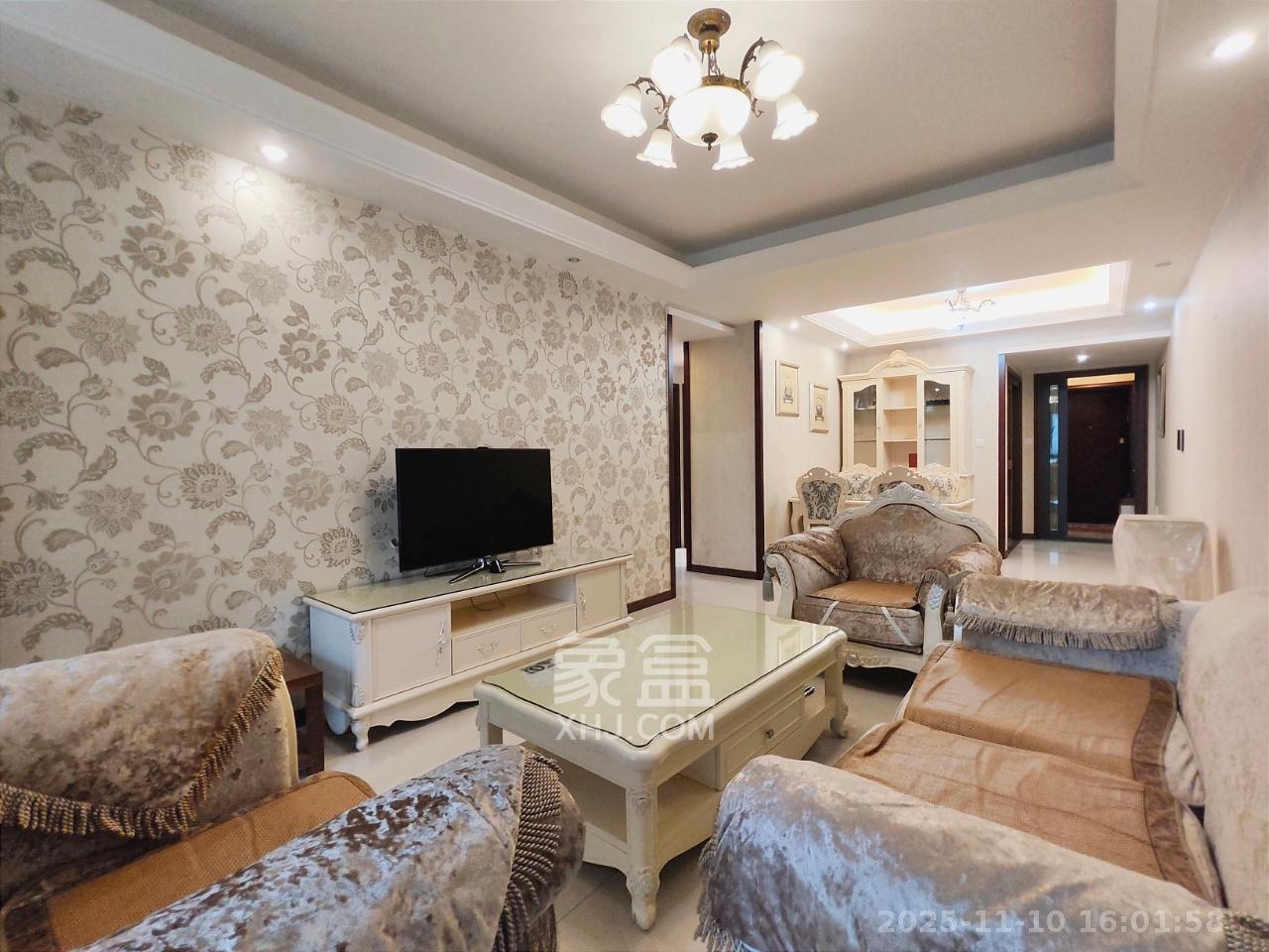 藏珑湖上国际花园  3室2厅2卫    3600.0元/月