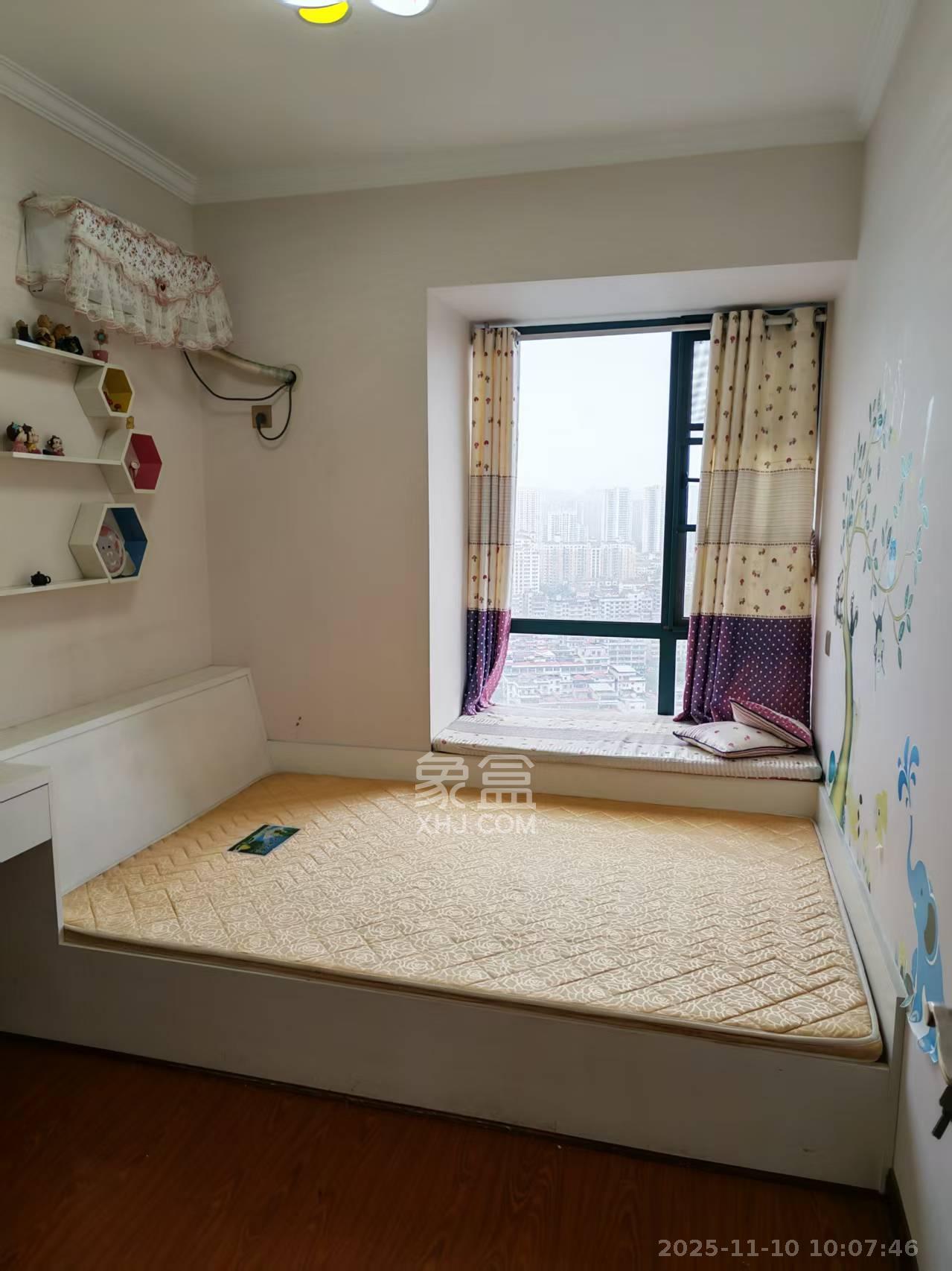 洋湖时代  1室2厅1卫    2200.0元/月室内图