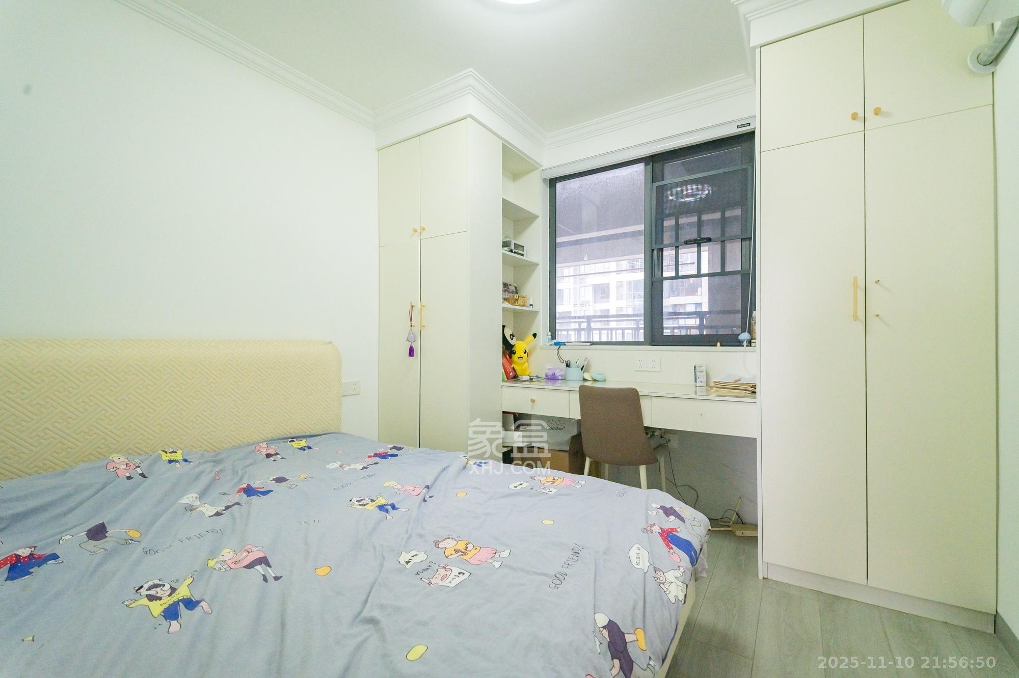 金辉优步星樾  3室2厅2卫    75.0万卧室