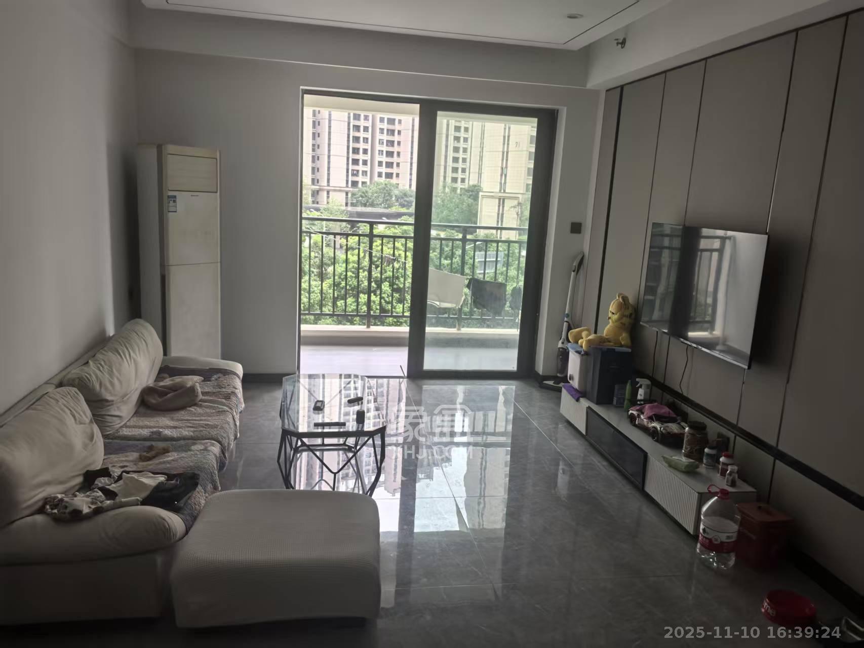 卓越中寰  3室2厅2卫    4500.0元/月