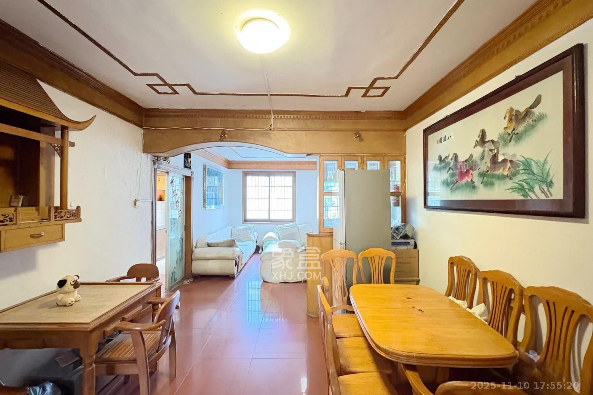 肇家（嘉）坪散盘  3室2厅2卫    2600.0元/月室内图