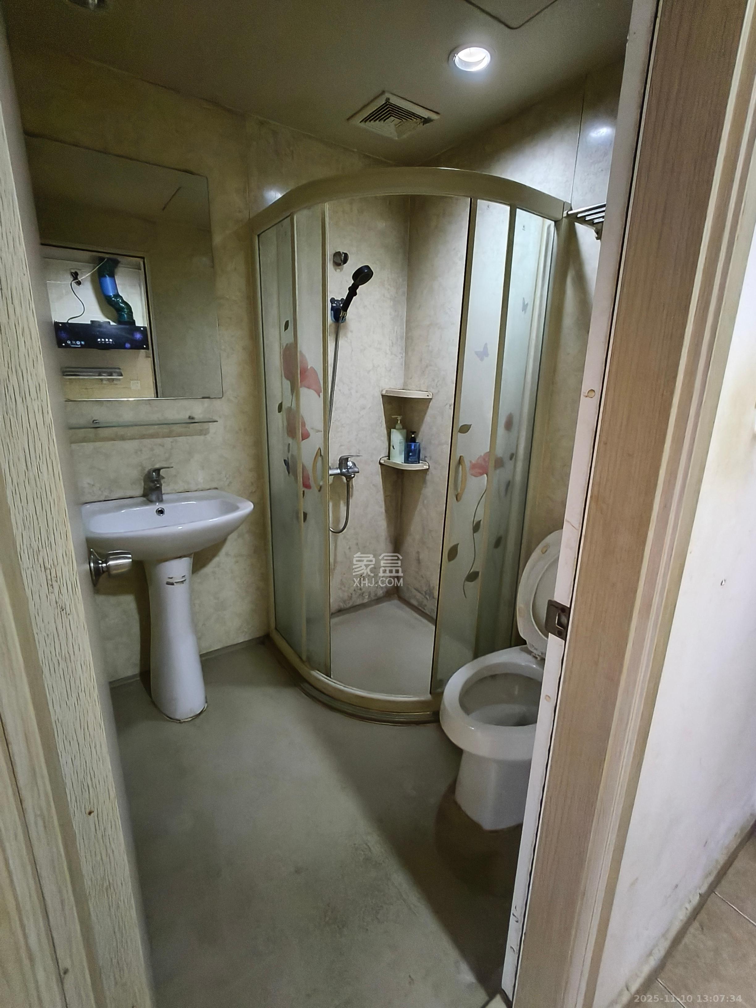 花漾年华（桂花园）  1室1厅1卫    1000.0元/月室内图