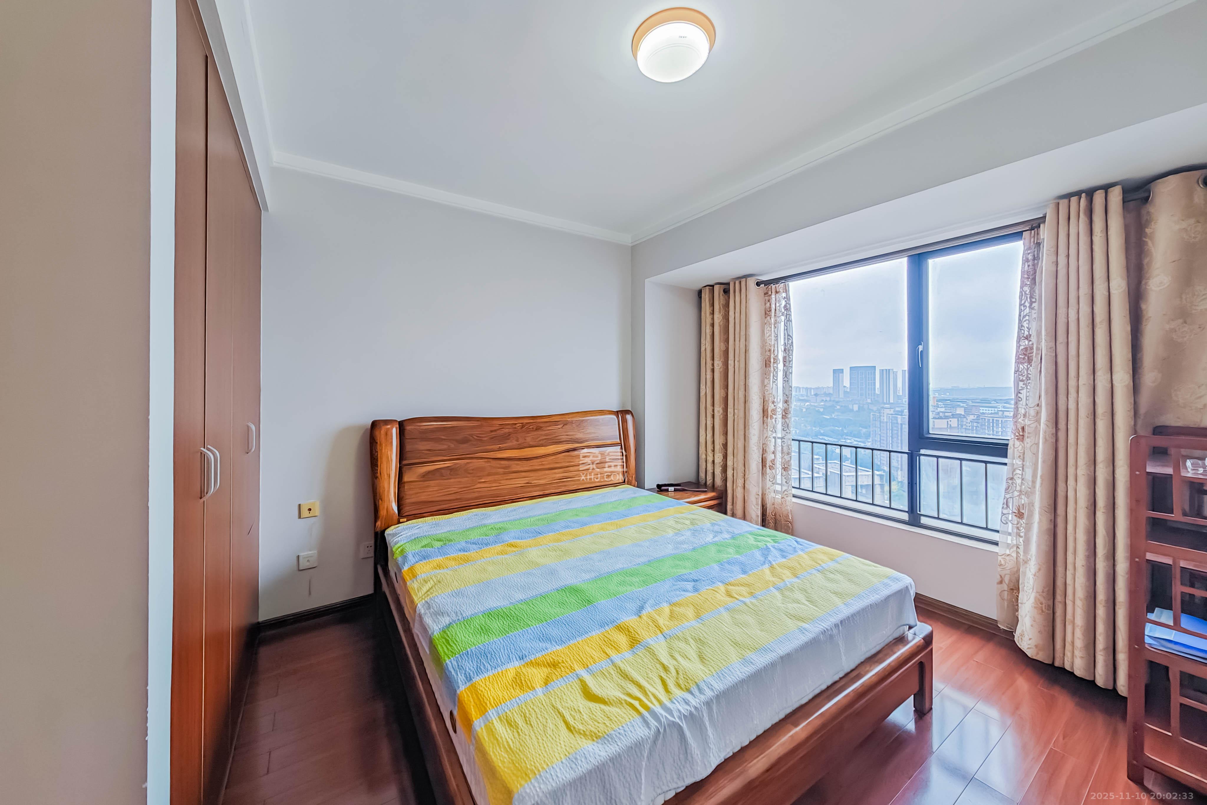 万科金域华府一期  3室2厅1卫    98.0万卧室