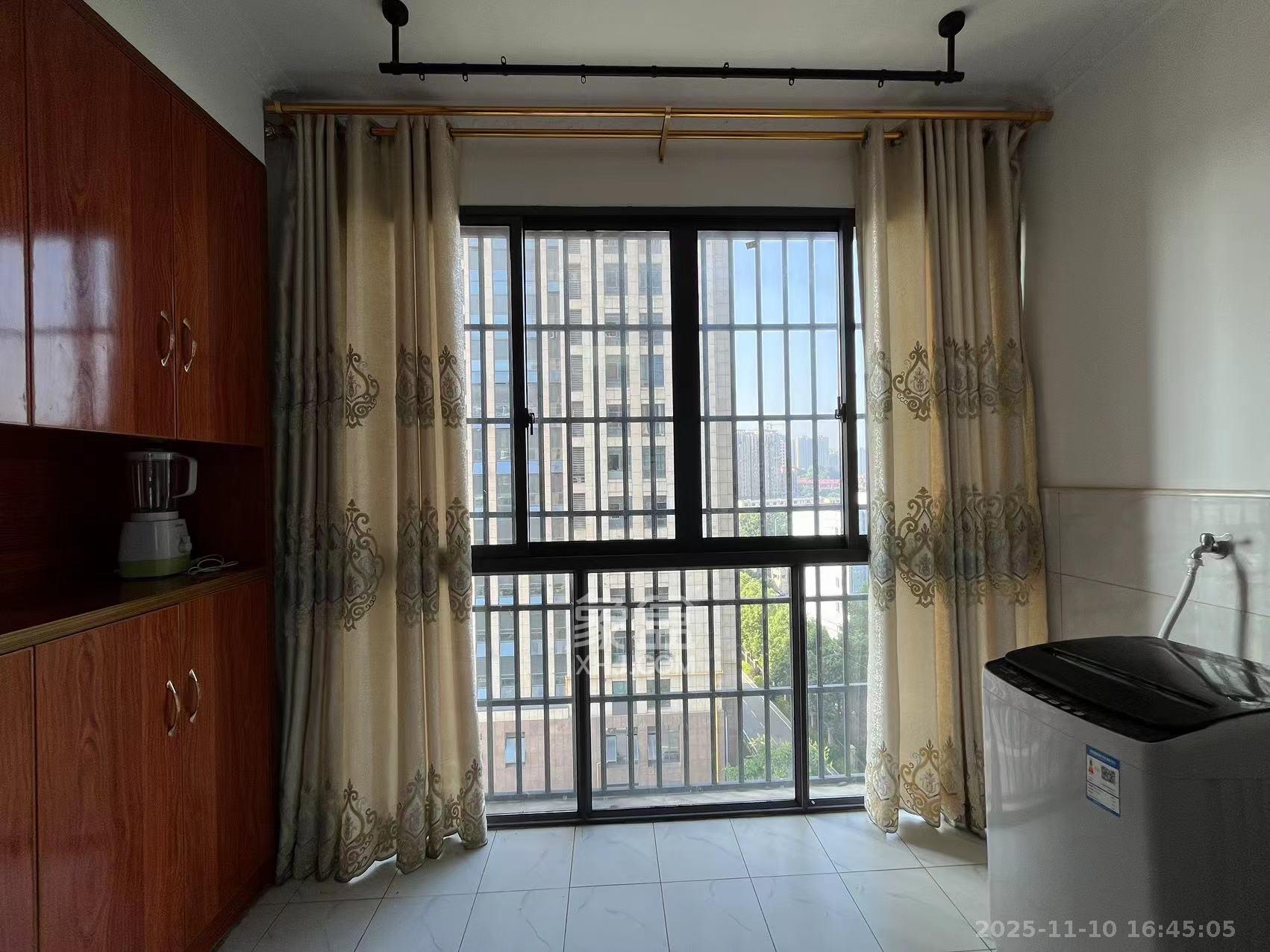 江南华府 3室2厅1卫 2500.0元/月 江南华府 3室2厅1卫 2500.0元/月室内图