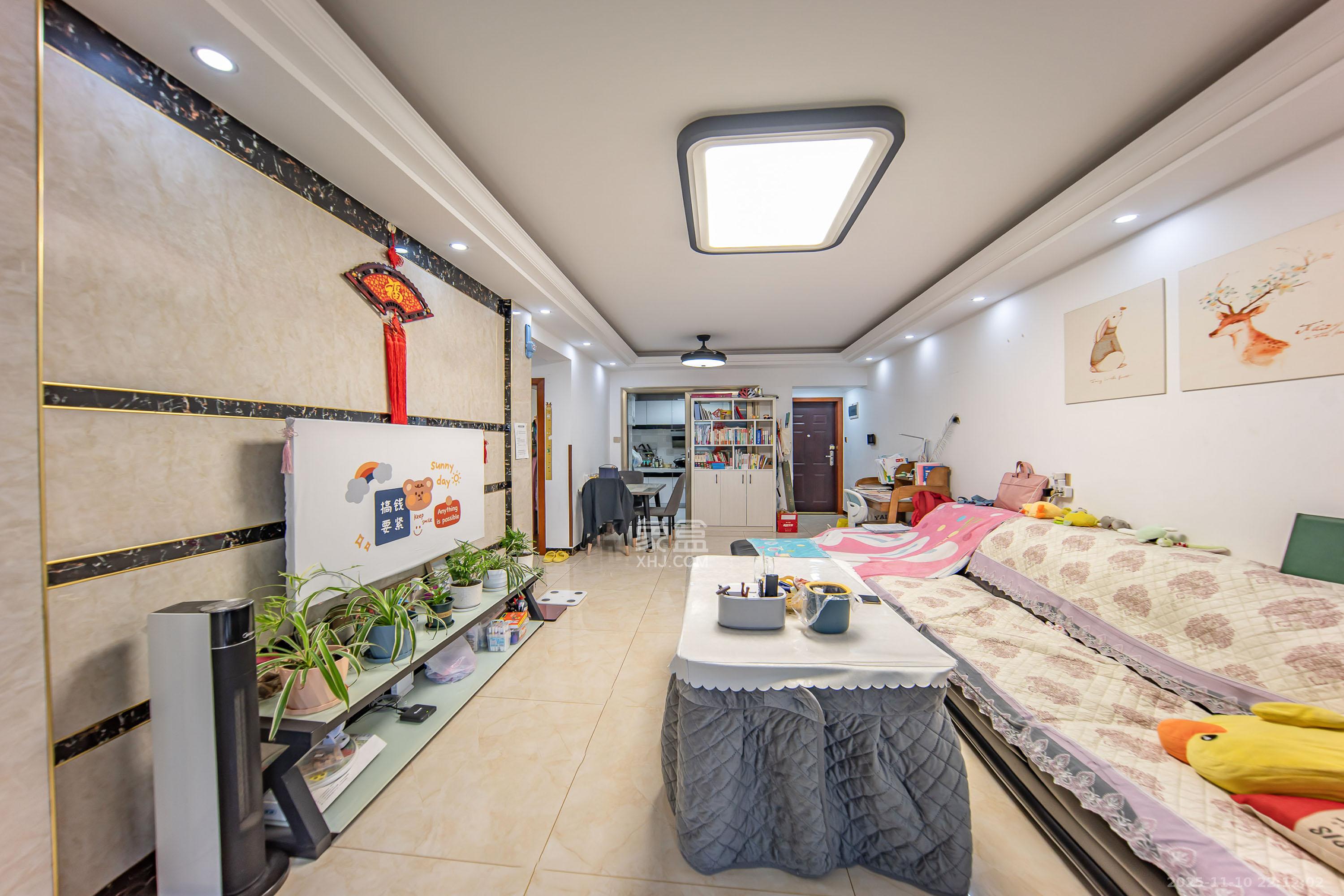 华润橡树湾 2室1厅1卫 59.8万 华润橡树湾 2室1厅1卫 59.8万客厅