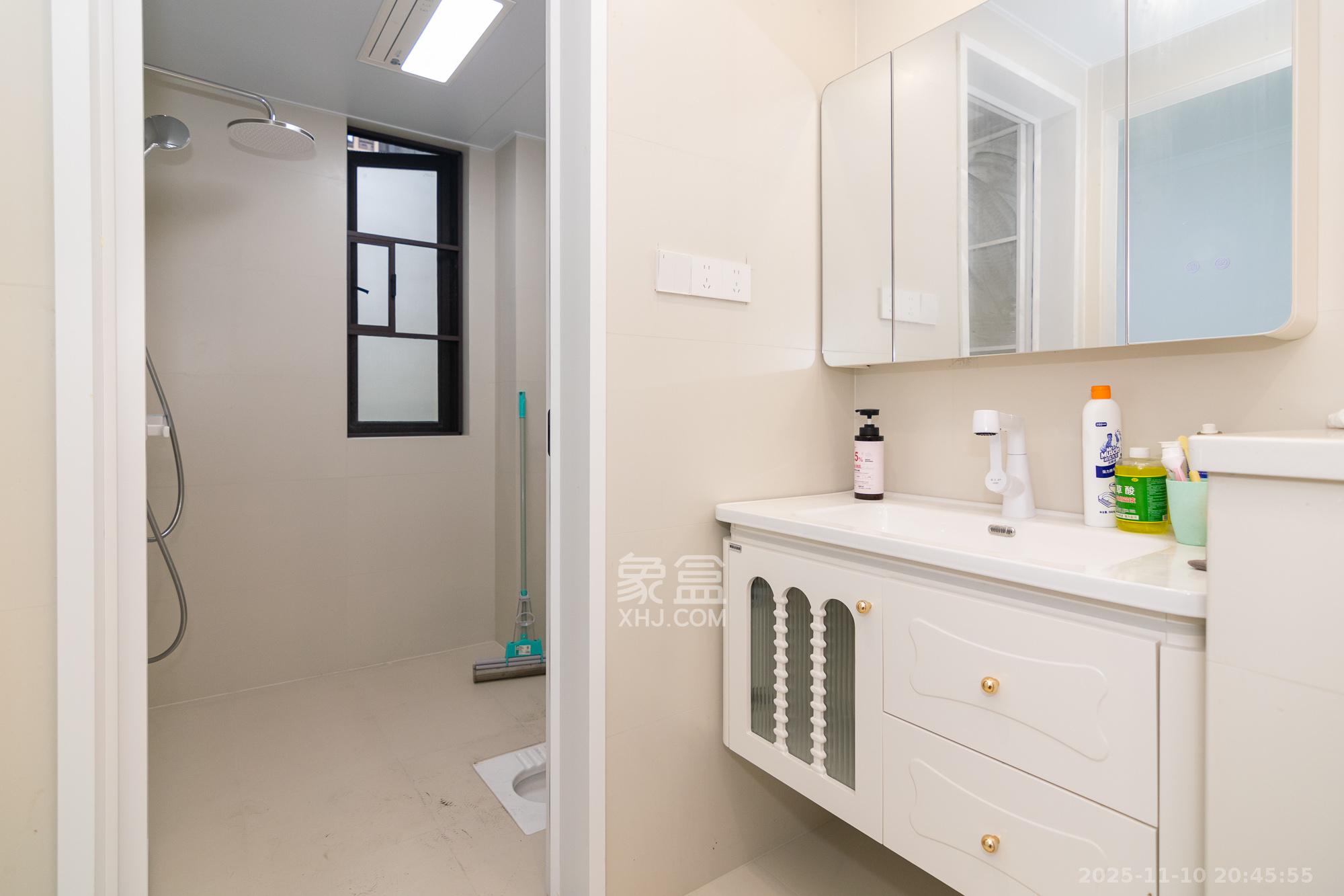 金辉优步学府 4室2厅2卫 102.8万 金辉优步学府 4室2厅2卫 102.8万卫生间