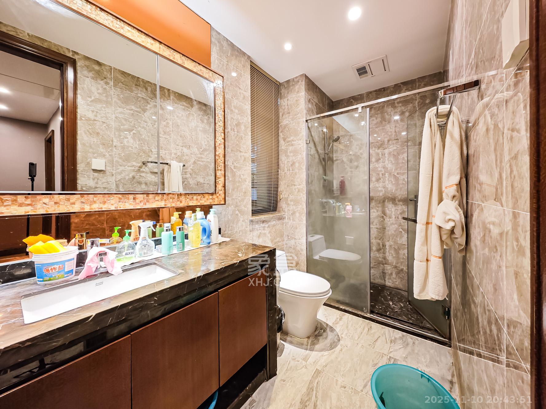 恒大御景天下城一期  3室2厅2卫    145.0万卫生间