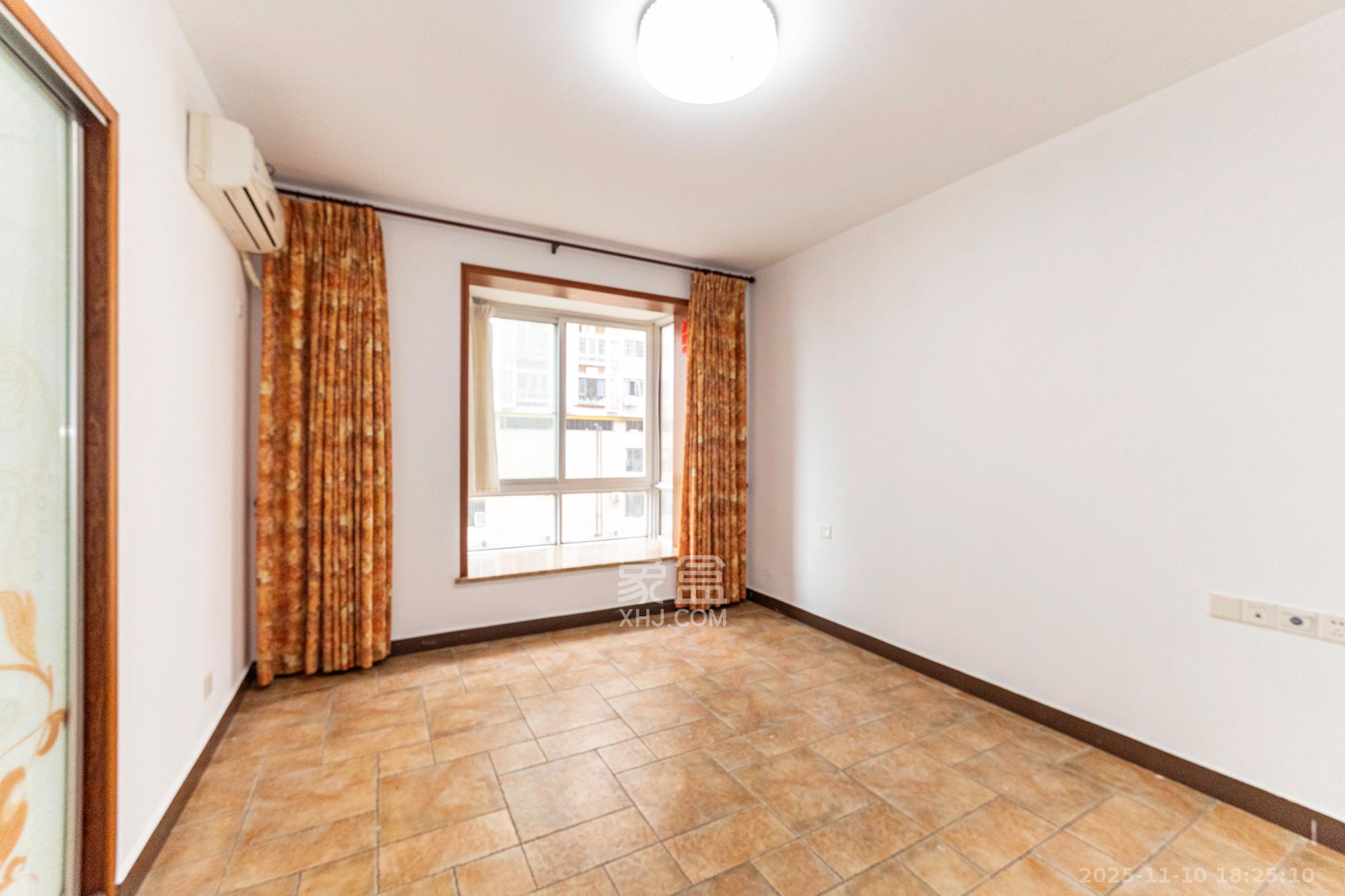 筑梦园 3室2厅2卫 75.0万 筑梦园 3室2厅2卫 75.0万卧室