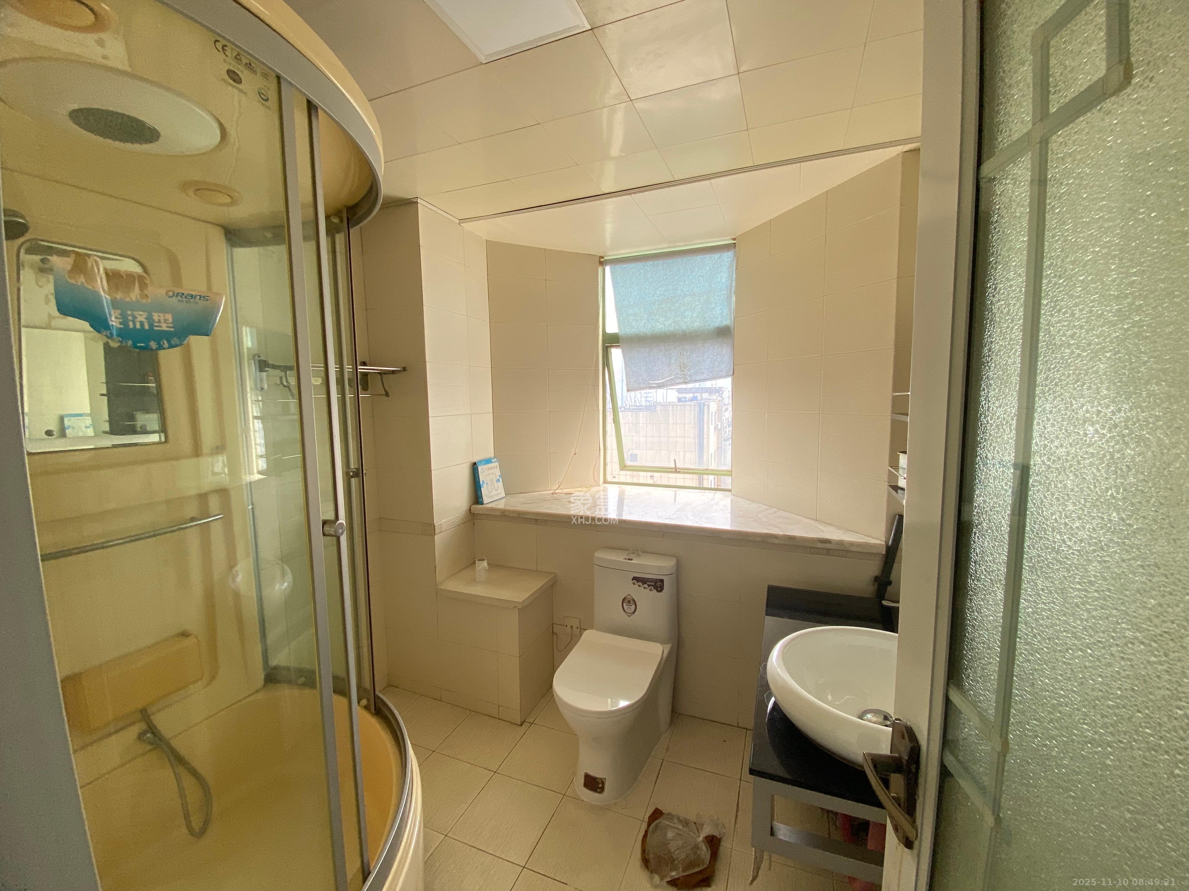 佳逸豪园  3室2厅1卫    3000.0元/月室内图