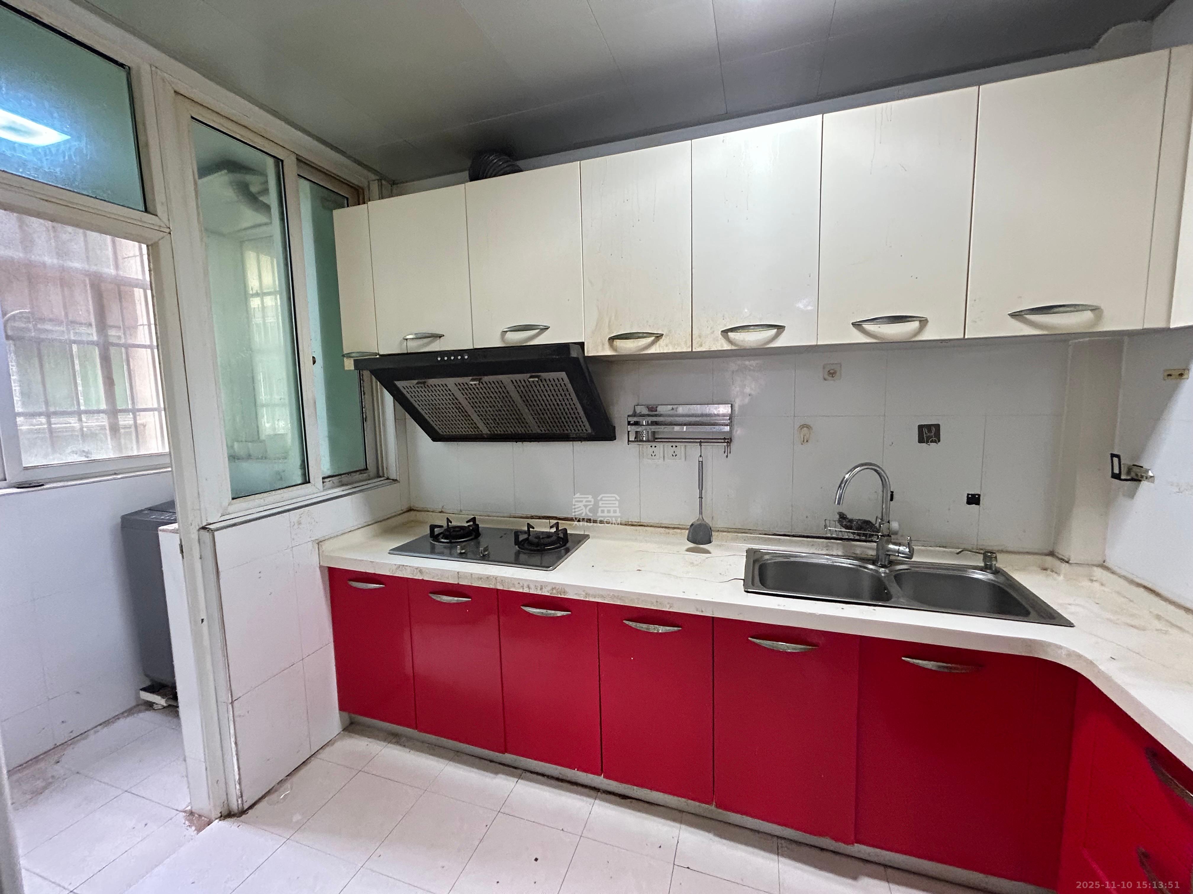 麓谷加州阳光 3室2厅1卫 2300.0元/月 麓谷加州阳光 3室2厅1卫 2300.0元/月室内图