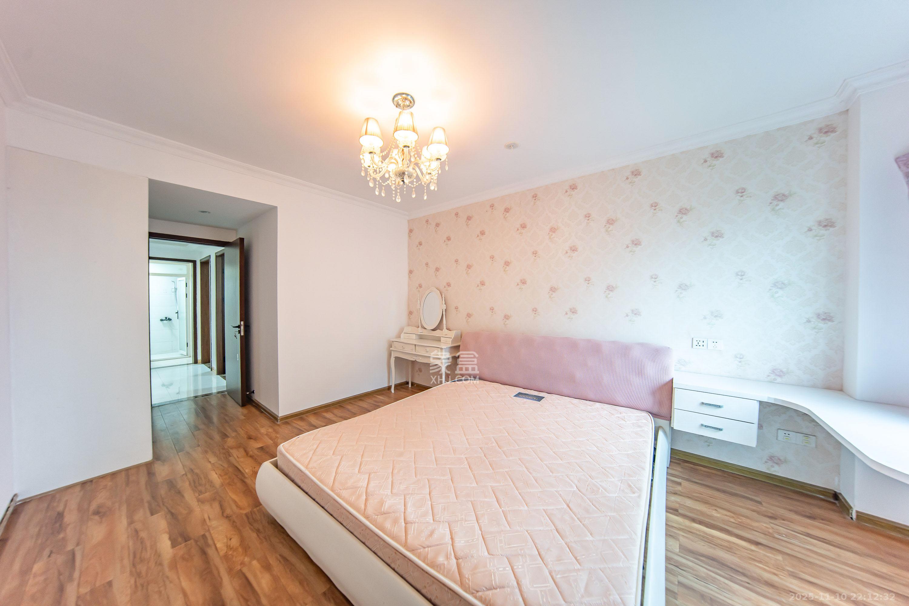 华润橡树湾 3室2厅1卫 70.0万 华润橡树湾 3室2厅1卫 70.0万卧室