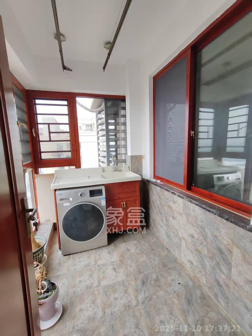 保利香槟国际  3室2厅2卫    2500.0元/月室内图