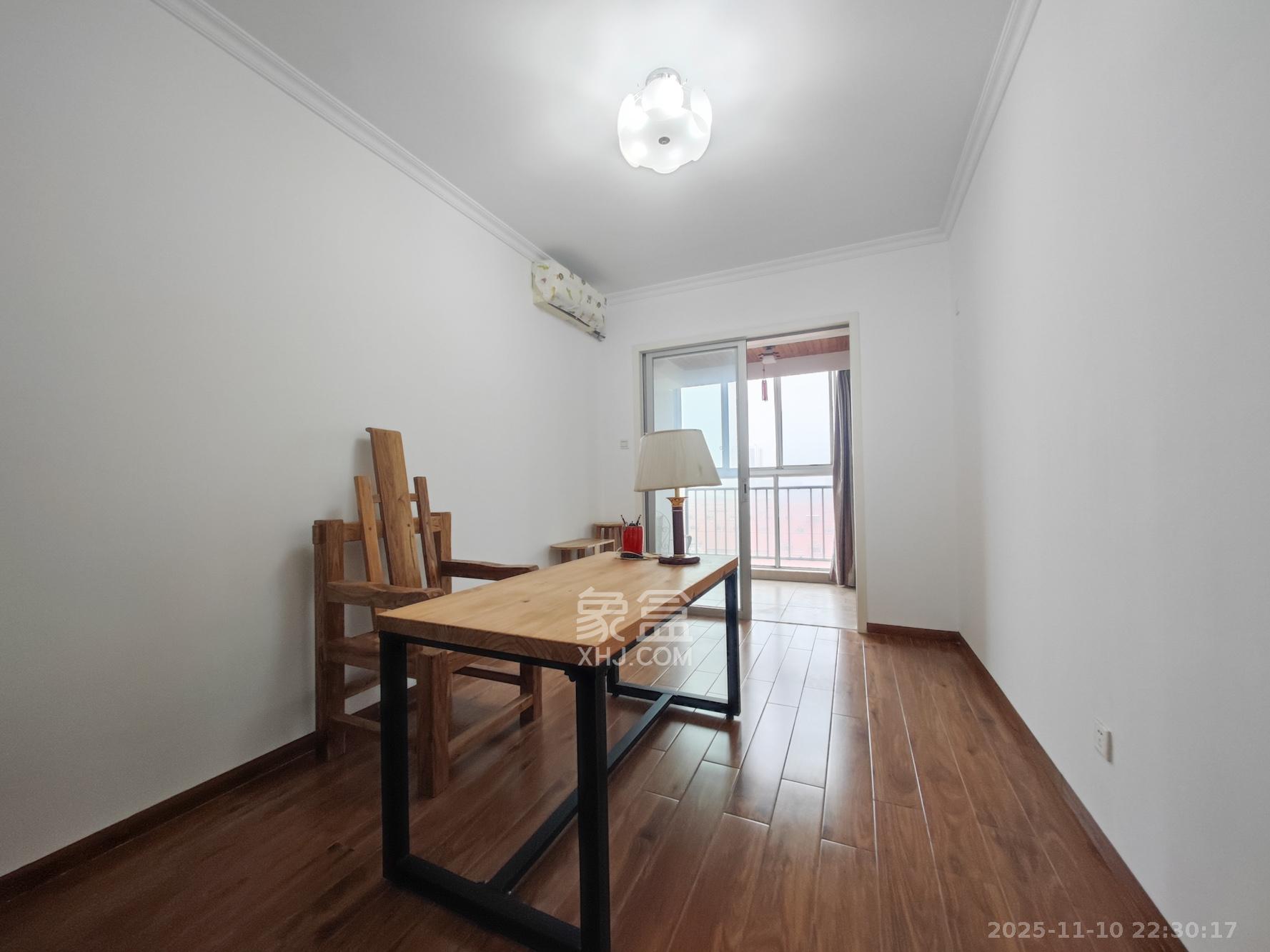 桃阳苑(省人大单位房) 3室2厅2卫 150.0万 桃阳苑(省人大单位房) 3室2厅2卫 150.0万卧室