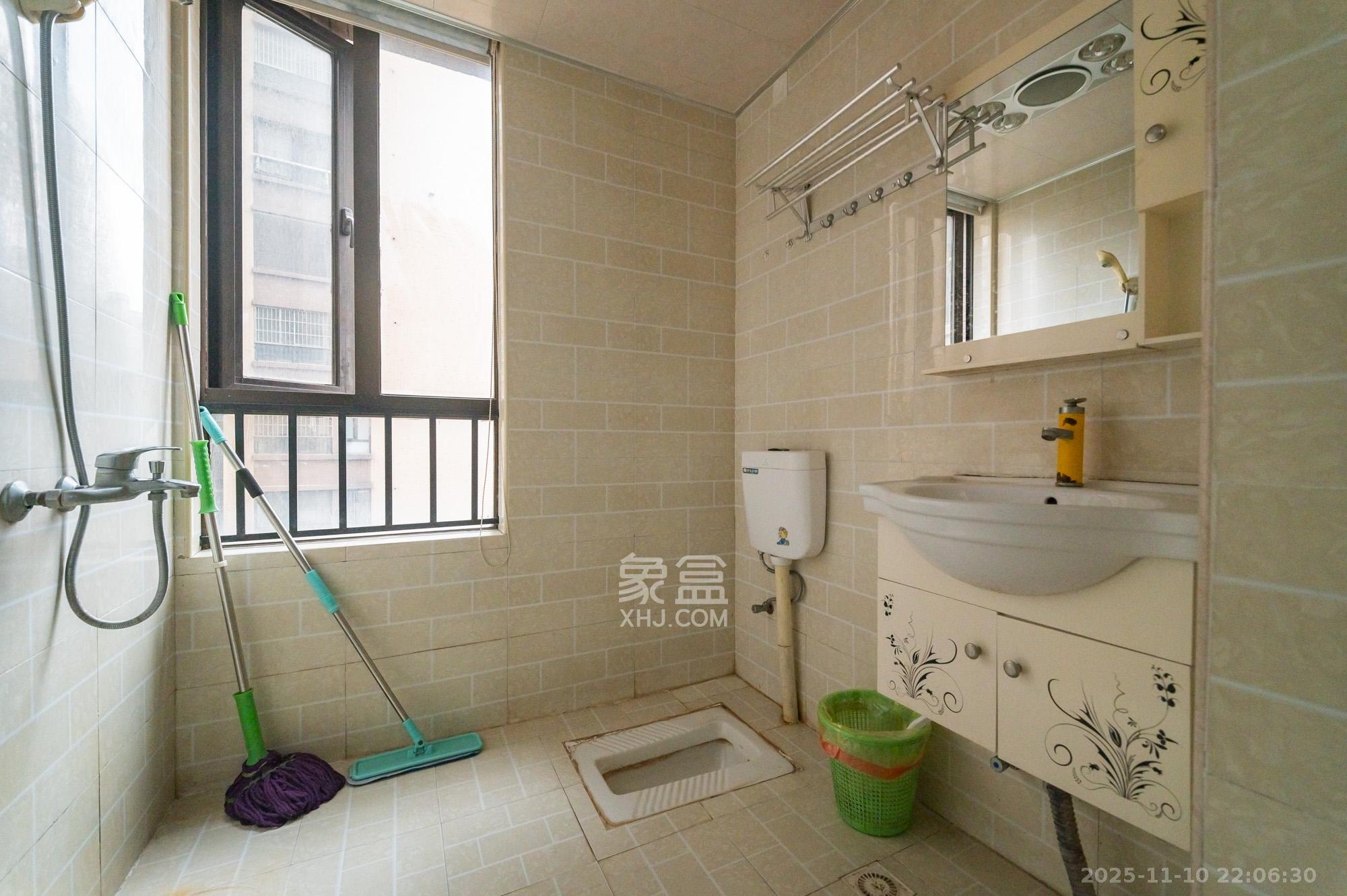 华润凤凰城三期 2室1厅1卫 59.0万 华润凤凰城三期 2室1厅1卫 59.0万卫生间