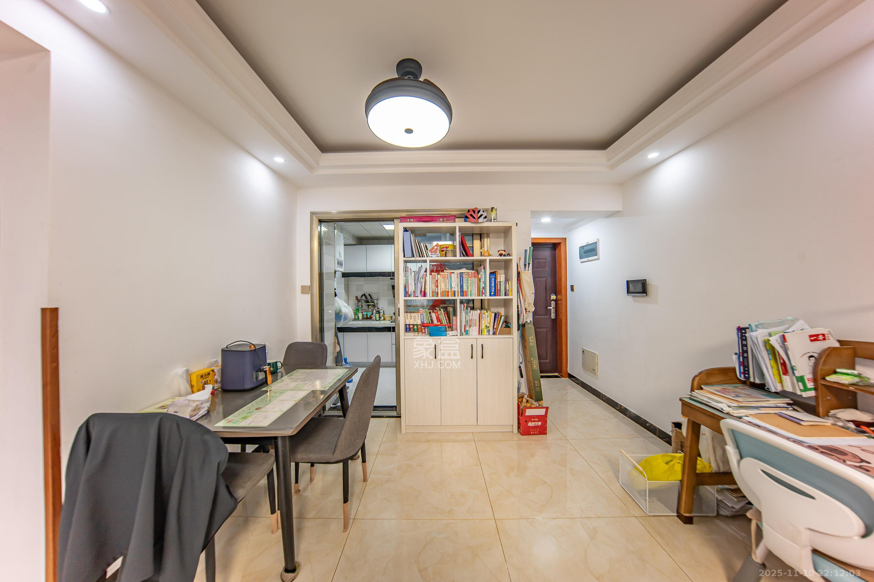 华润橡树湾 2室1厅1卫 59.8万 华润橡树湾 2室1厅1卫 59.8万客厅