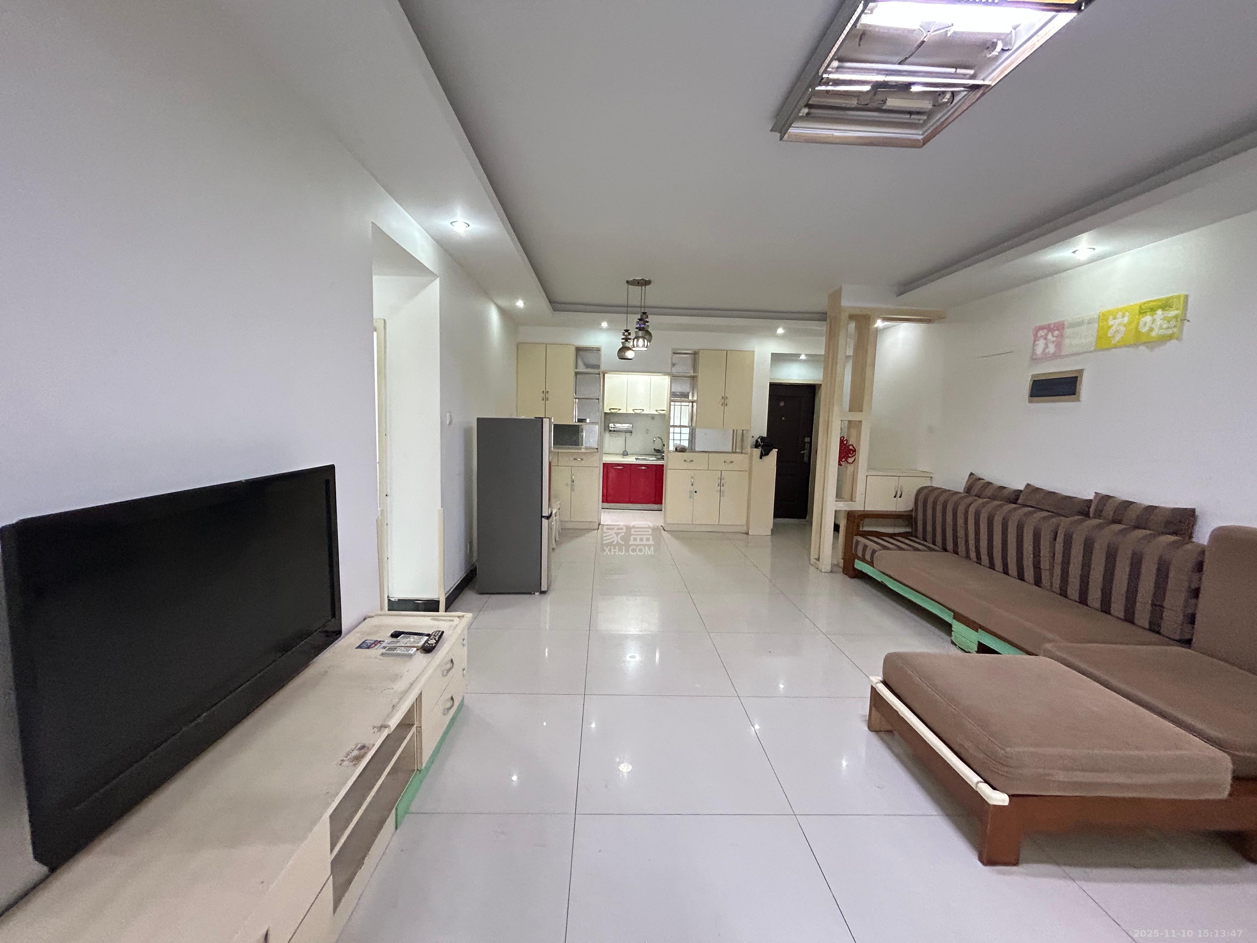 麓谷加州阳光 3室2厅1卫 2300.0元/月 麓谷加州阳光 3室2厅1卫 2300.0元/月室内图