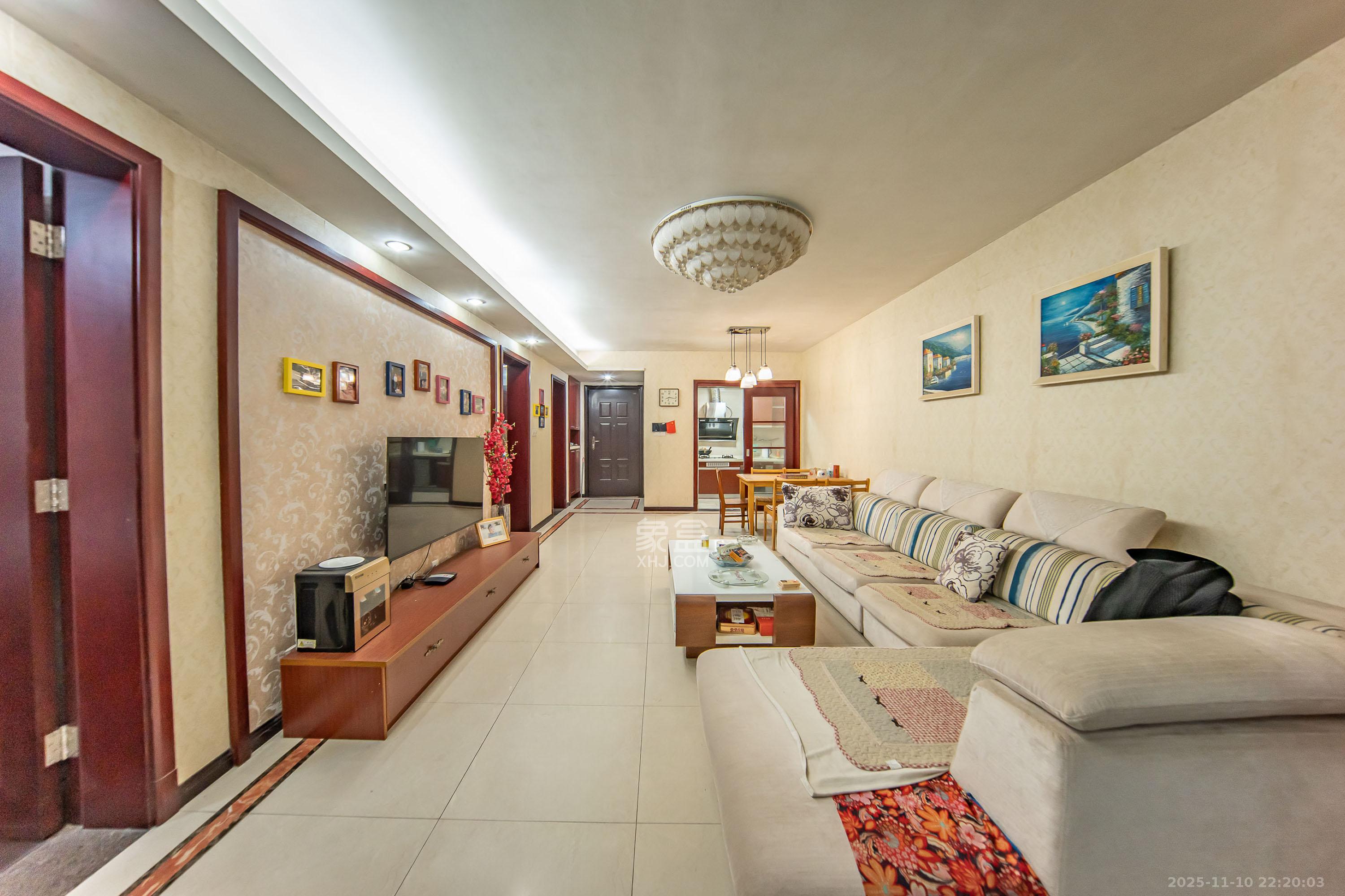 中海国际二期 3室2厅1卫 60.8万 中海国际二期 3室2厅1卫 60.8万客厅