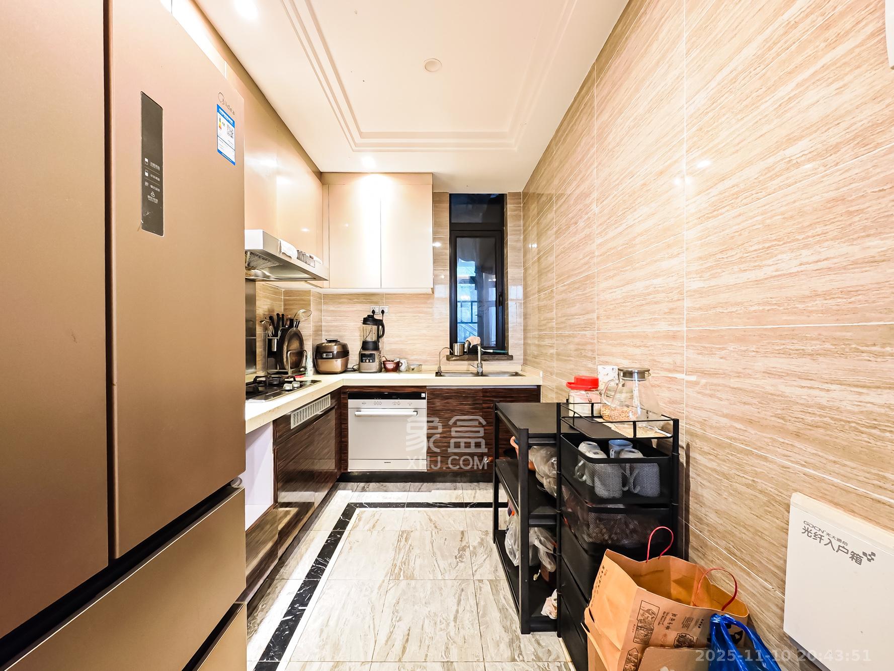 恒大御景天下城一期 3室2厅2卫 145.0万 恒大御景天下城一期 3室2厅2卫 145.0万厨房