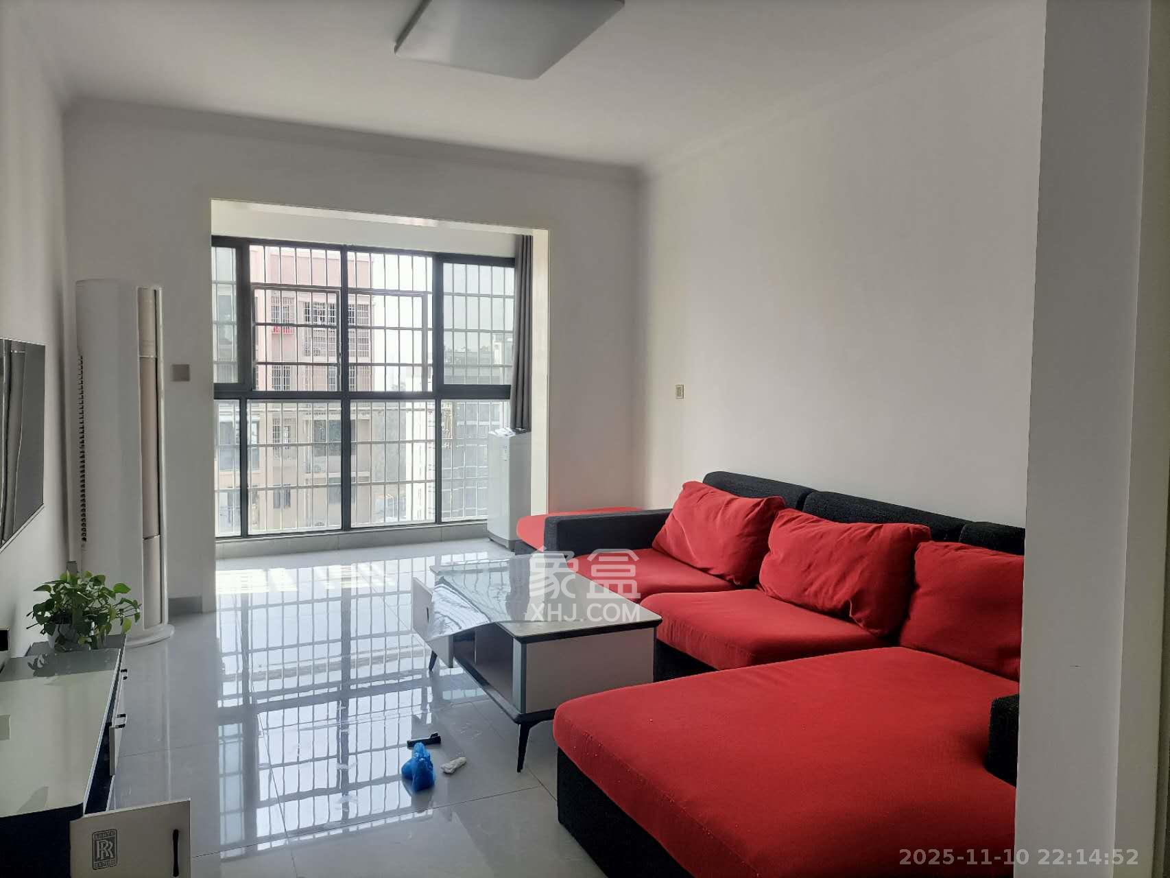 山水新城  2室2厅1卫    2000.0元/月