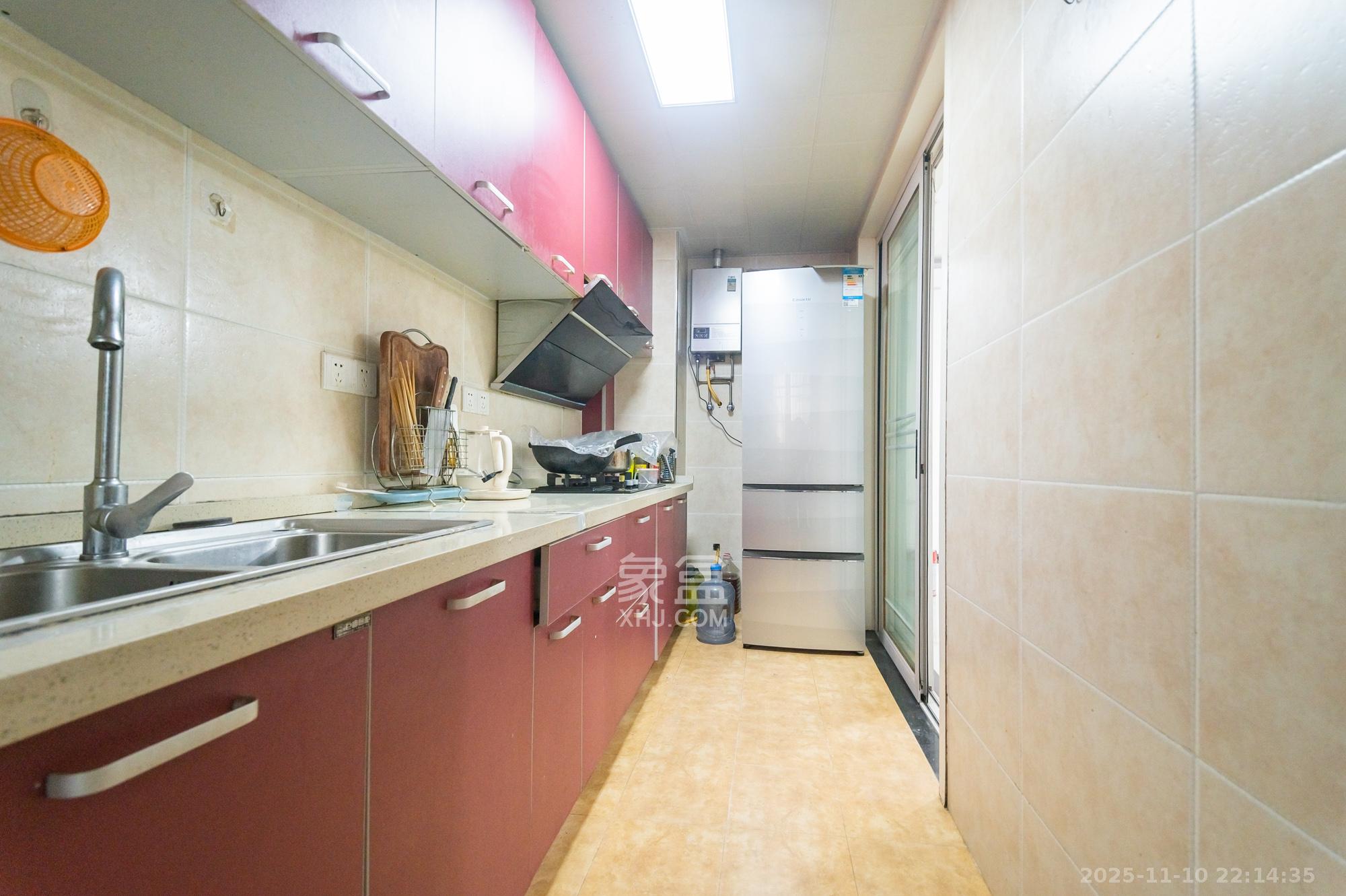 华润凤凰城三期 3室2厅2卫 84.8万 华润凤凰城三期 3室2厅2卫 84.8万厨房