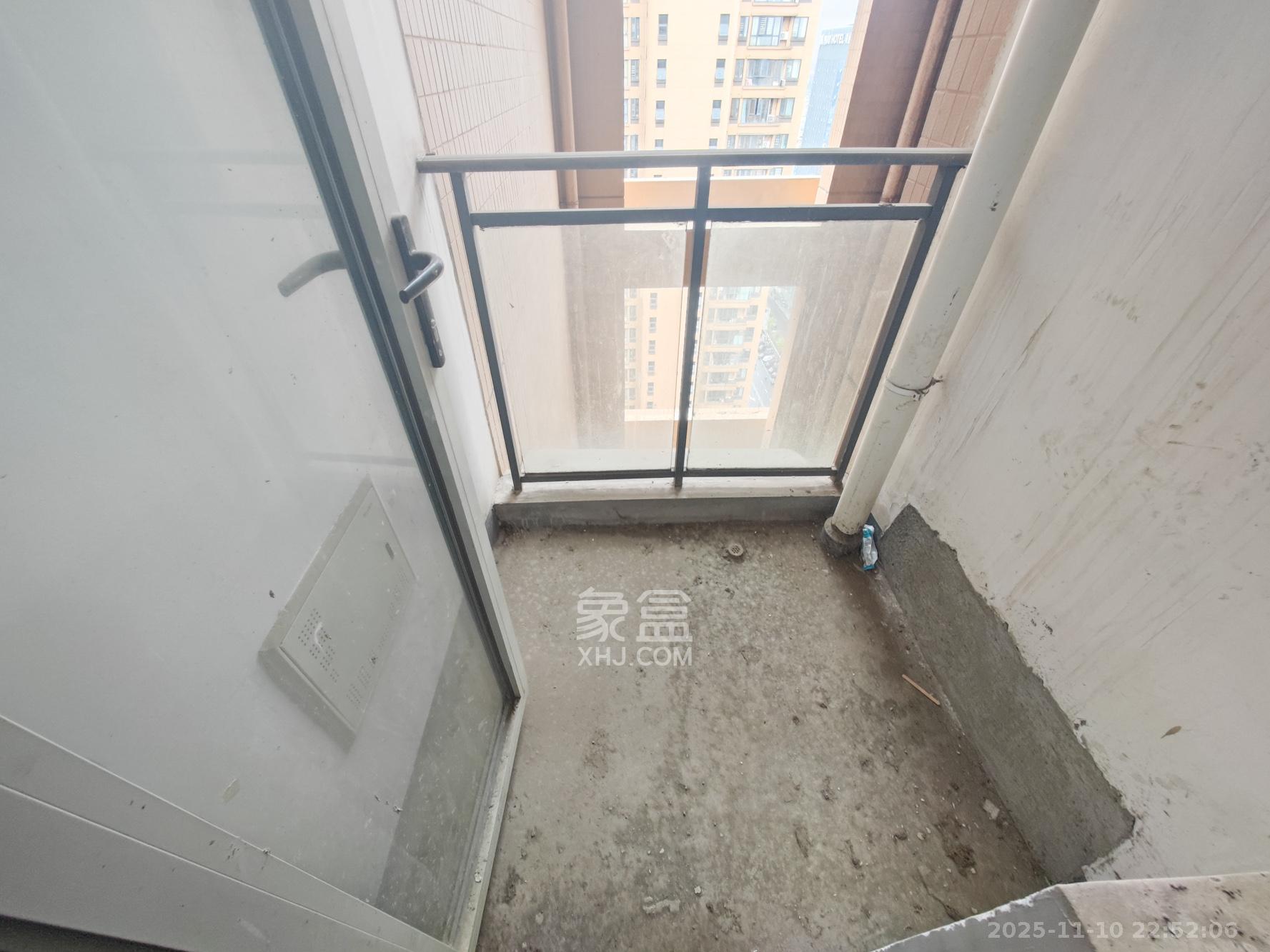 五矿万境水岸三期  1室0厅0卫    85.0万阳台