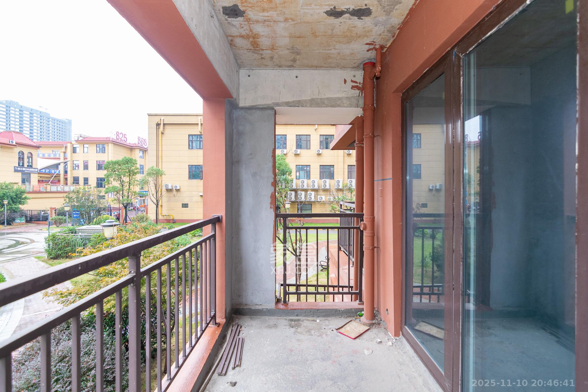 富兴悦府(富兴学府名邸) 3室2厅2卫 59.8万 富兴悦府(富兴学府名邸) 3室2厅2卫 59.8万阳台