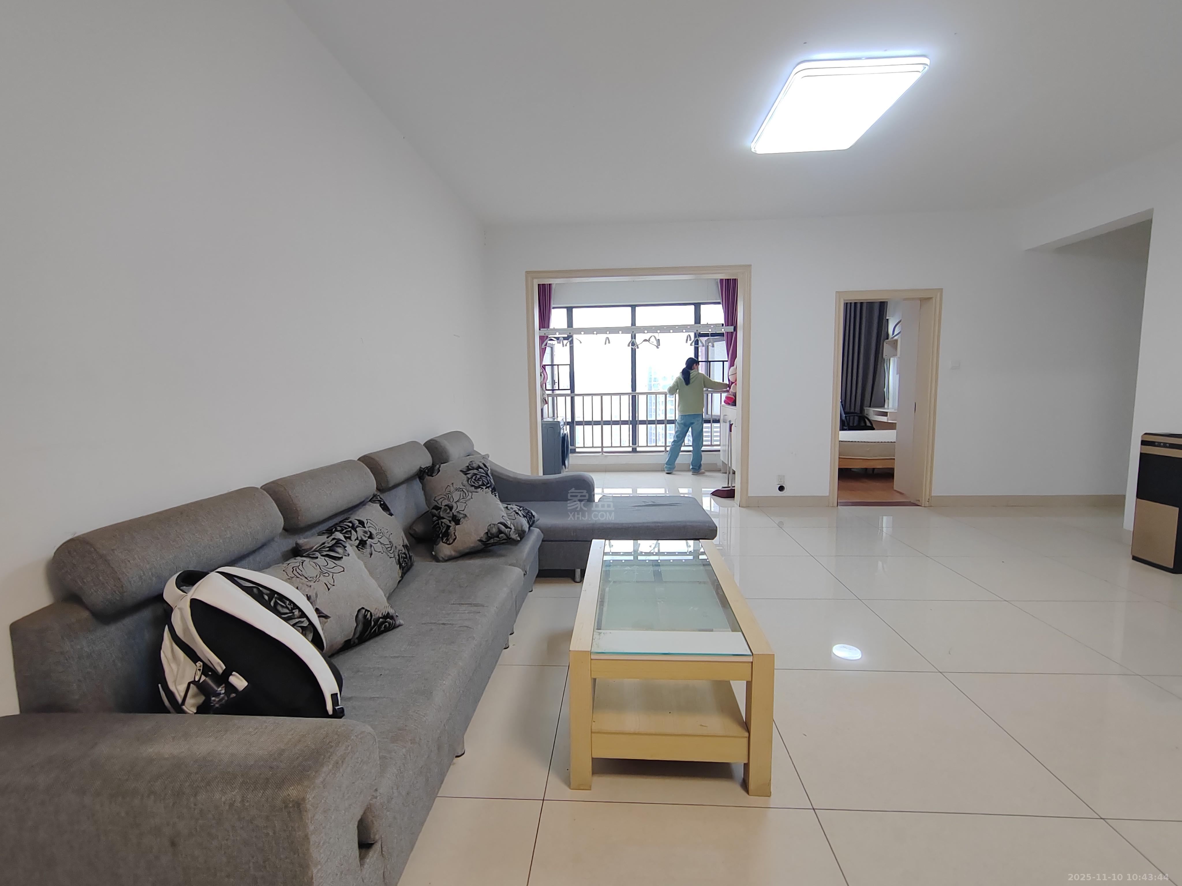 流金岁月-华晨国际  3室2厅2卫    2000.0元/月