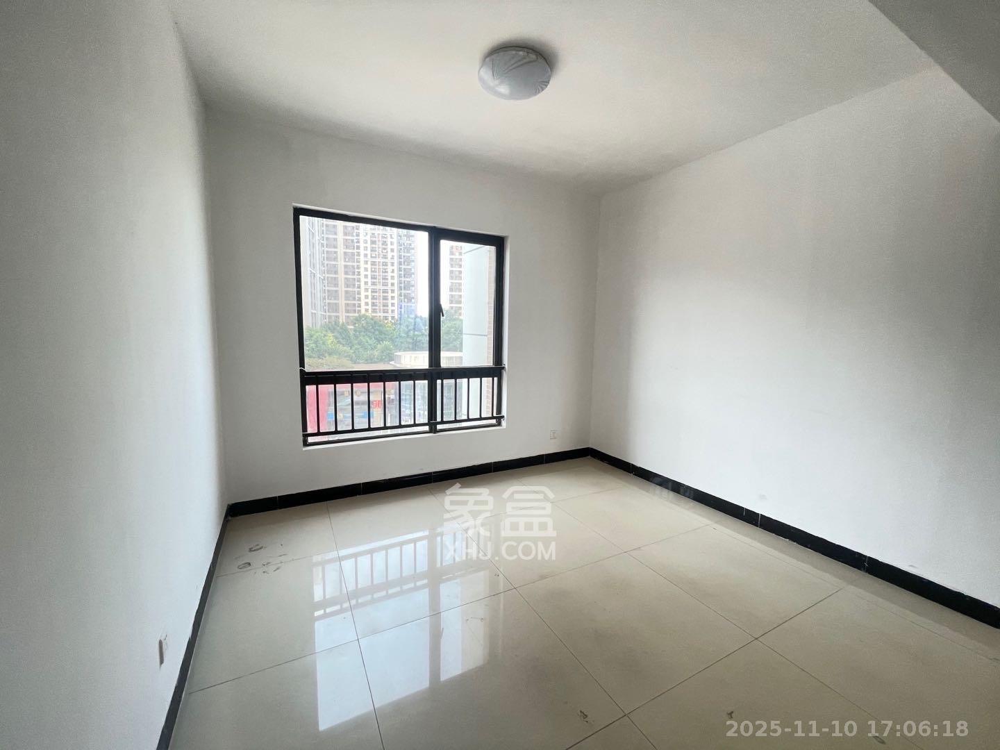 达美D6区  4室2厅2卫    3000.0元/月室内图