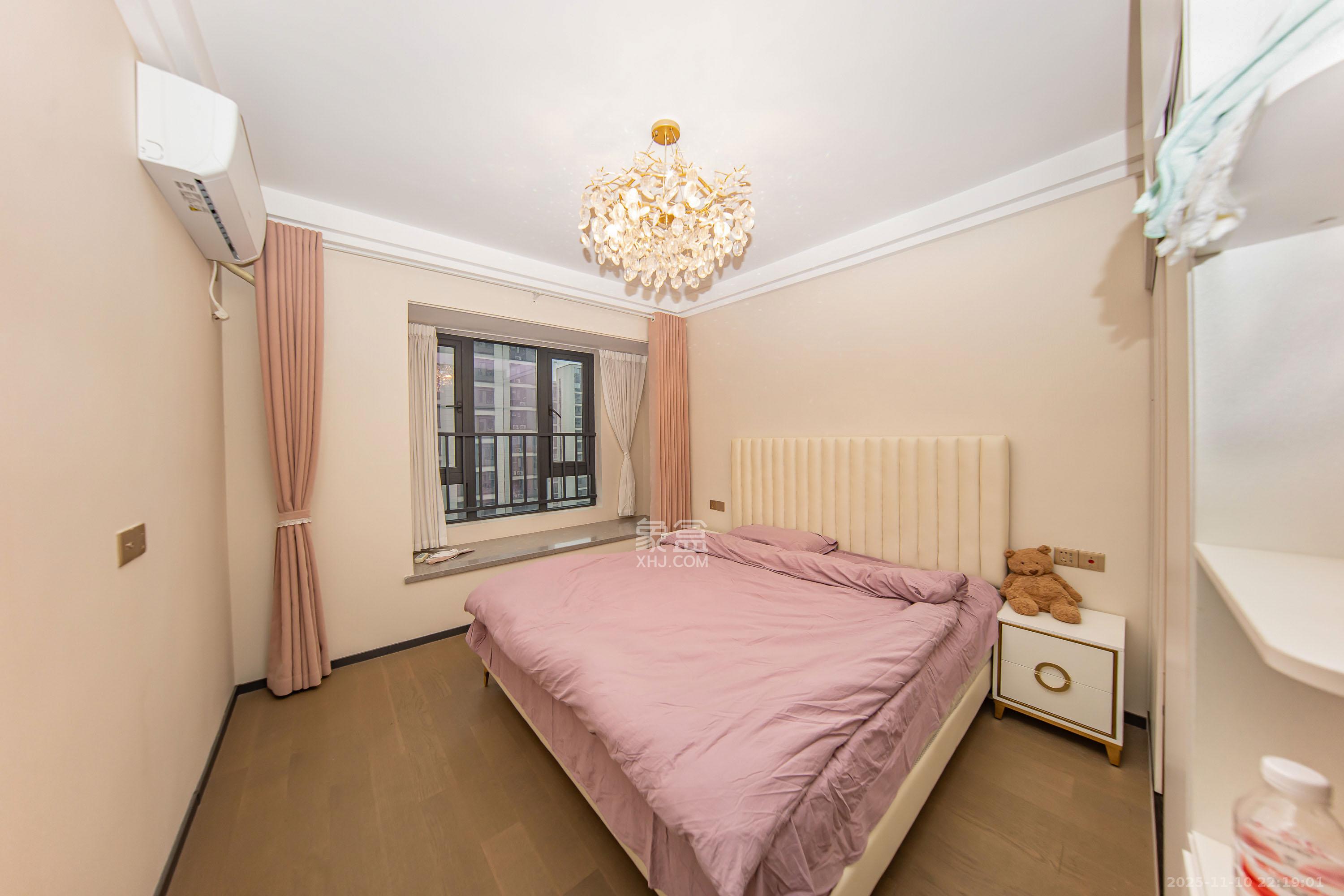 中海阅麓山二期  3室2厅2卫    130.0万卧室