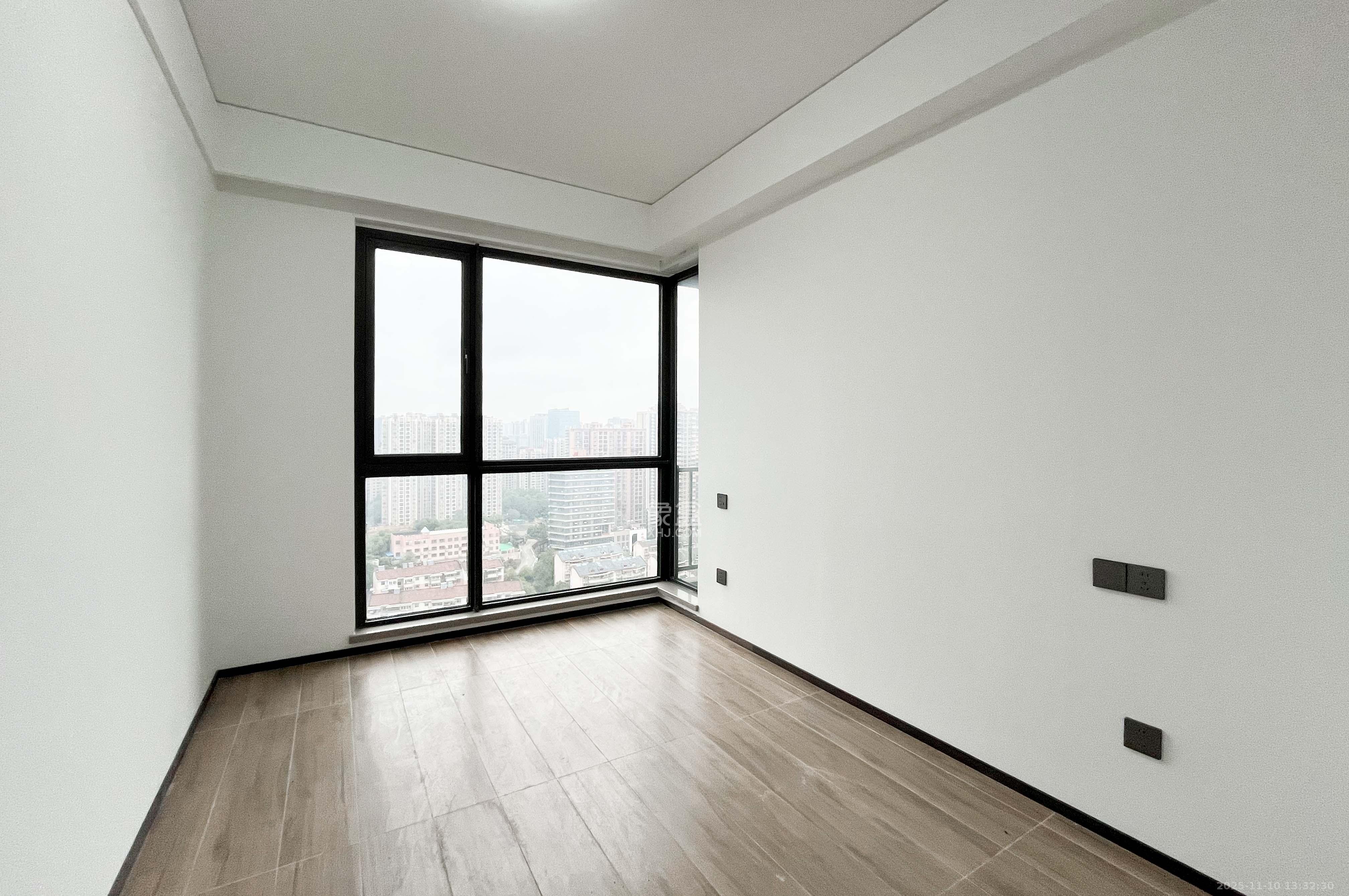 金地峯范  4室2厅2卫    259.0万其他