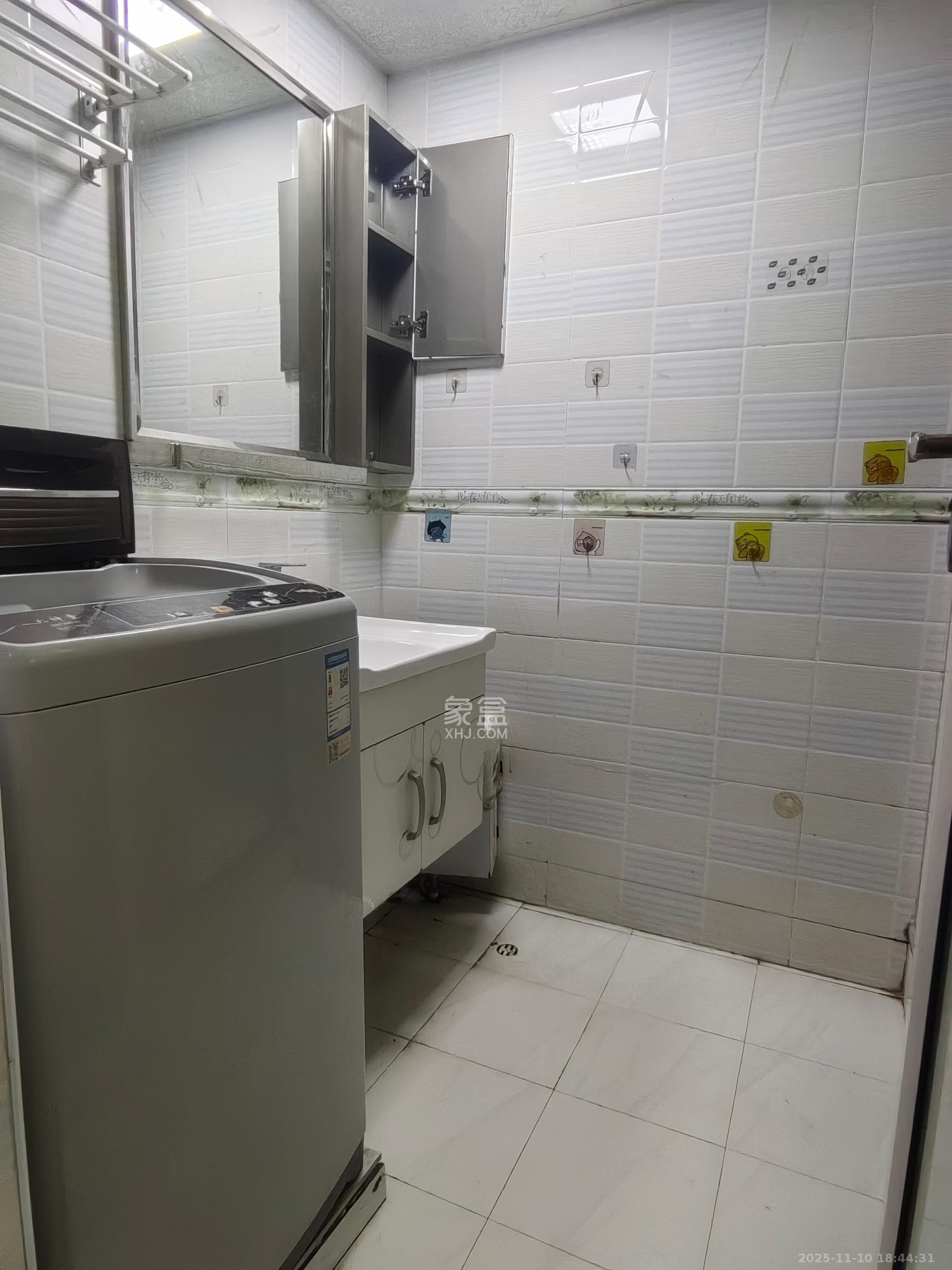 怡海星城  1室1厅1卫    1100.0元/月室内图