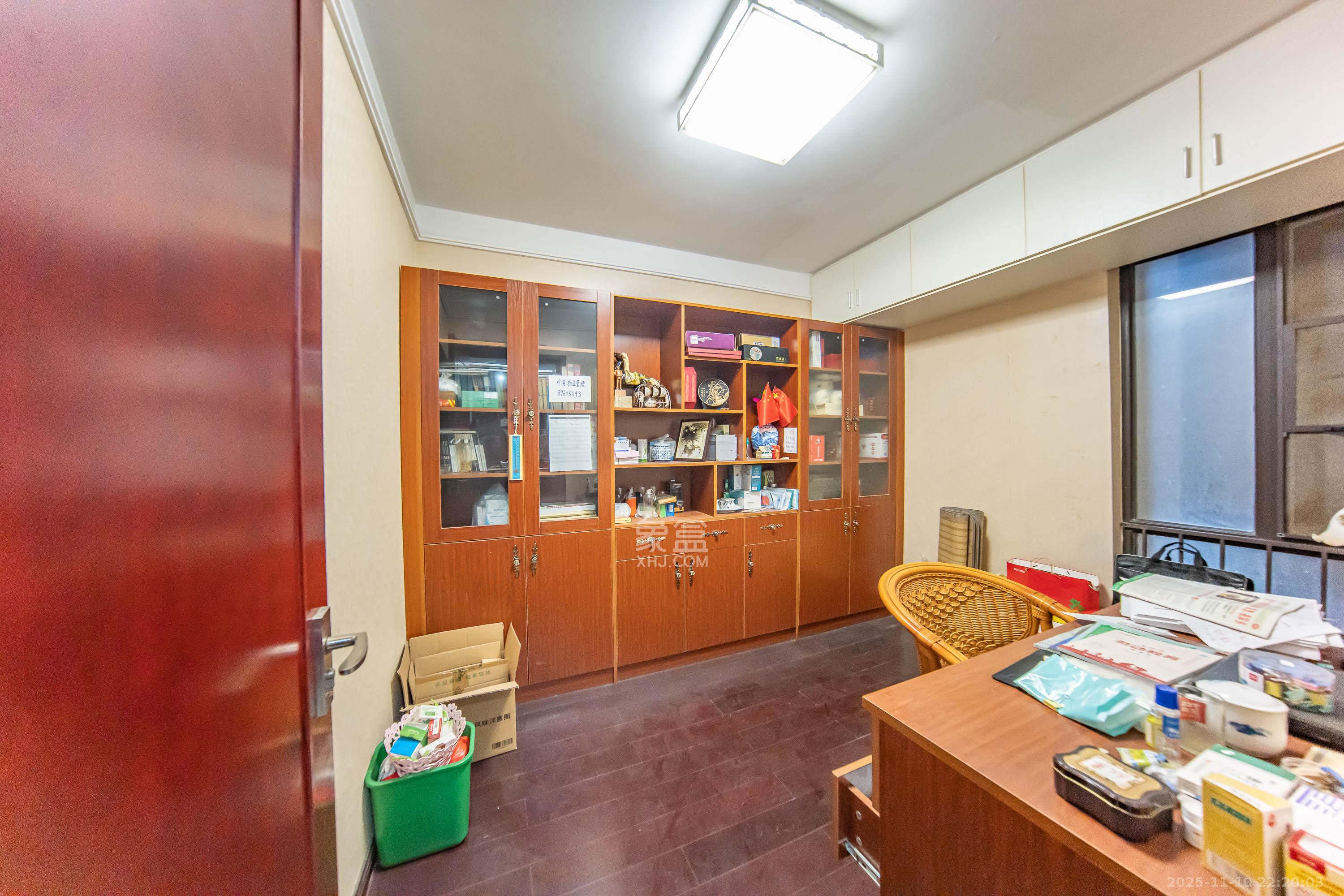 中海国际二期 3室2厅1卫 60.8万 中海国际二期 3室2厅1卫 60.8万卧室